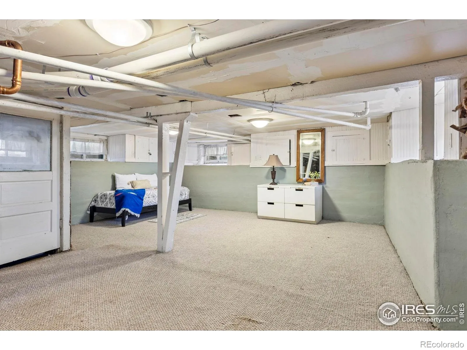 04082026004737 1600 33