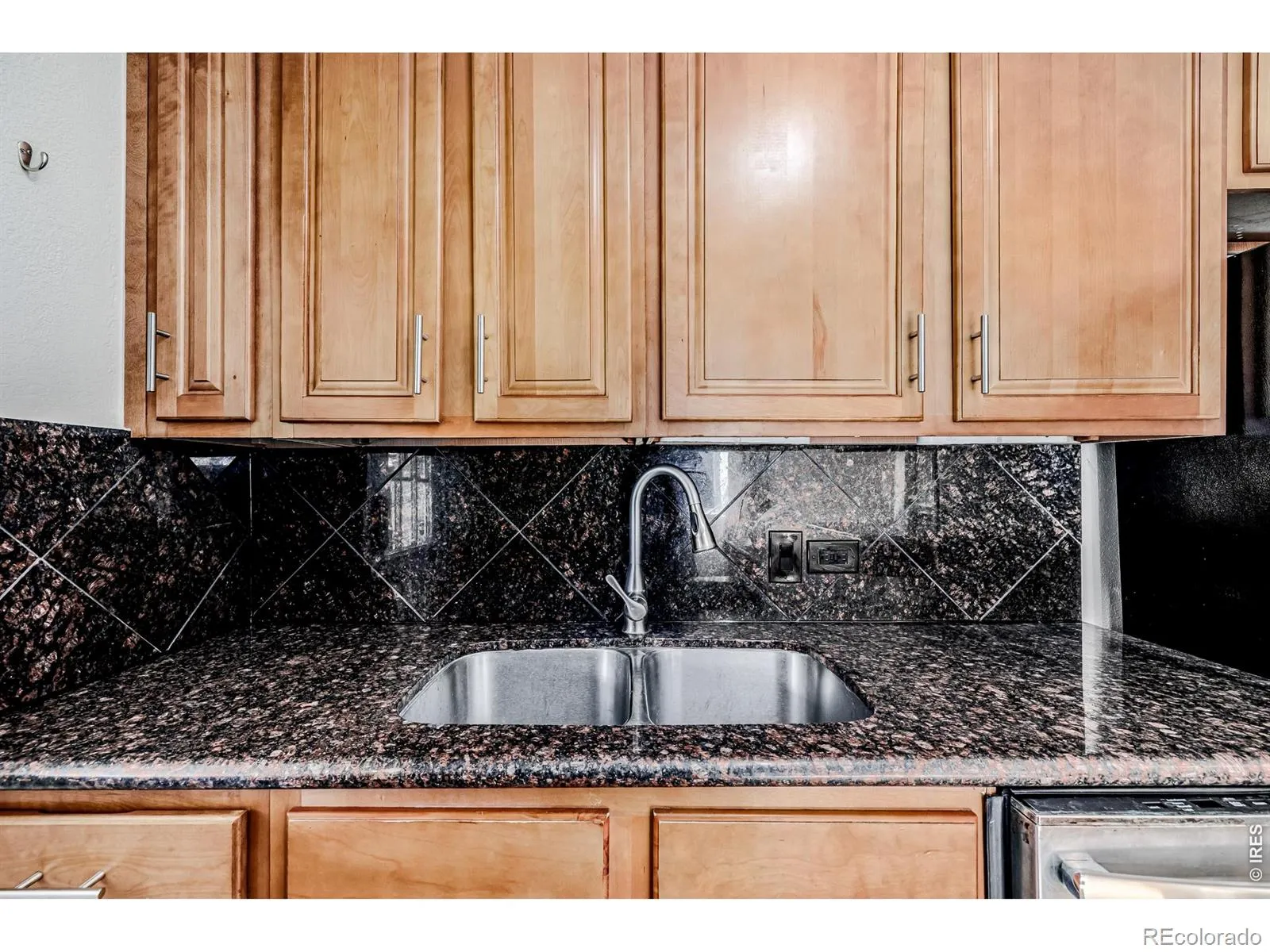 2675 Pontiac Street Denver CO 80207 MLS #RECIR1050562 04272026220828 1600 11