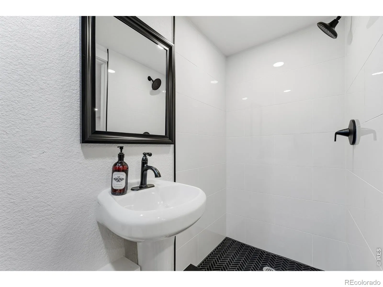 830 Martin Street Longmont CO 80501 MLS #RECIR1051915 05192026204554 1600 27