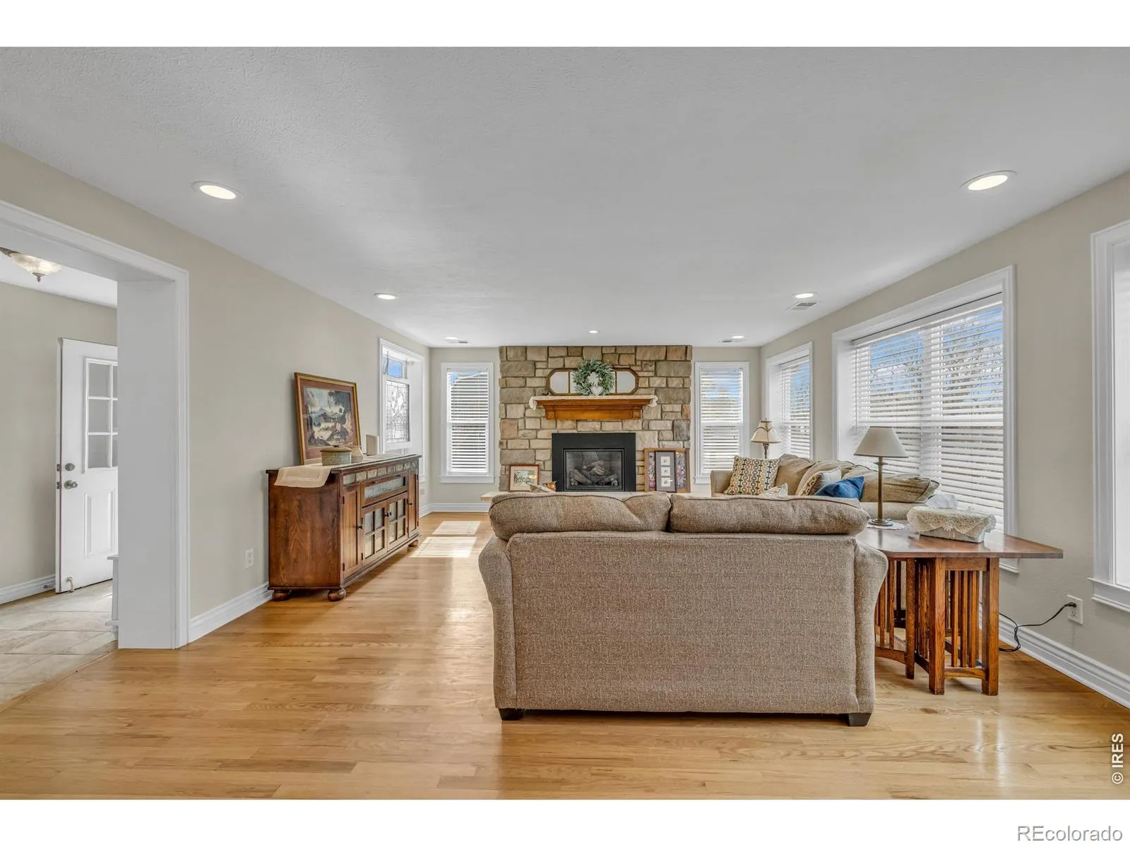 04112026215147 1600 16