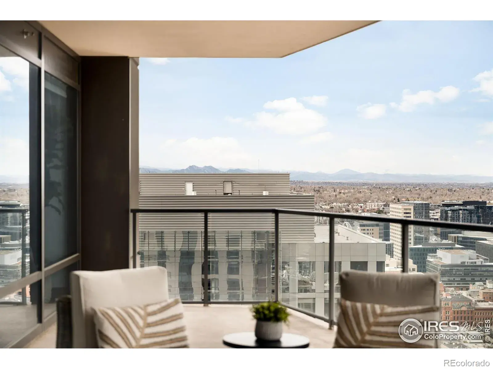 02202026230545 1600 32