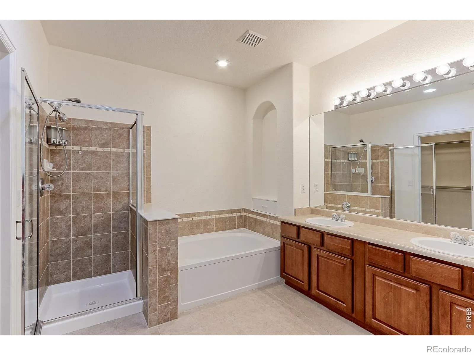 11207 Osage Circle #B Northglenn CO 80234 | MLS #RECIR1052449 03262026234743 1600 19