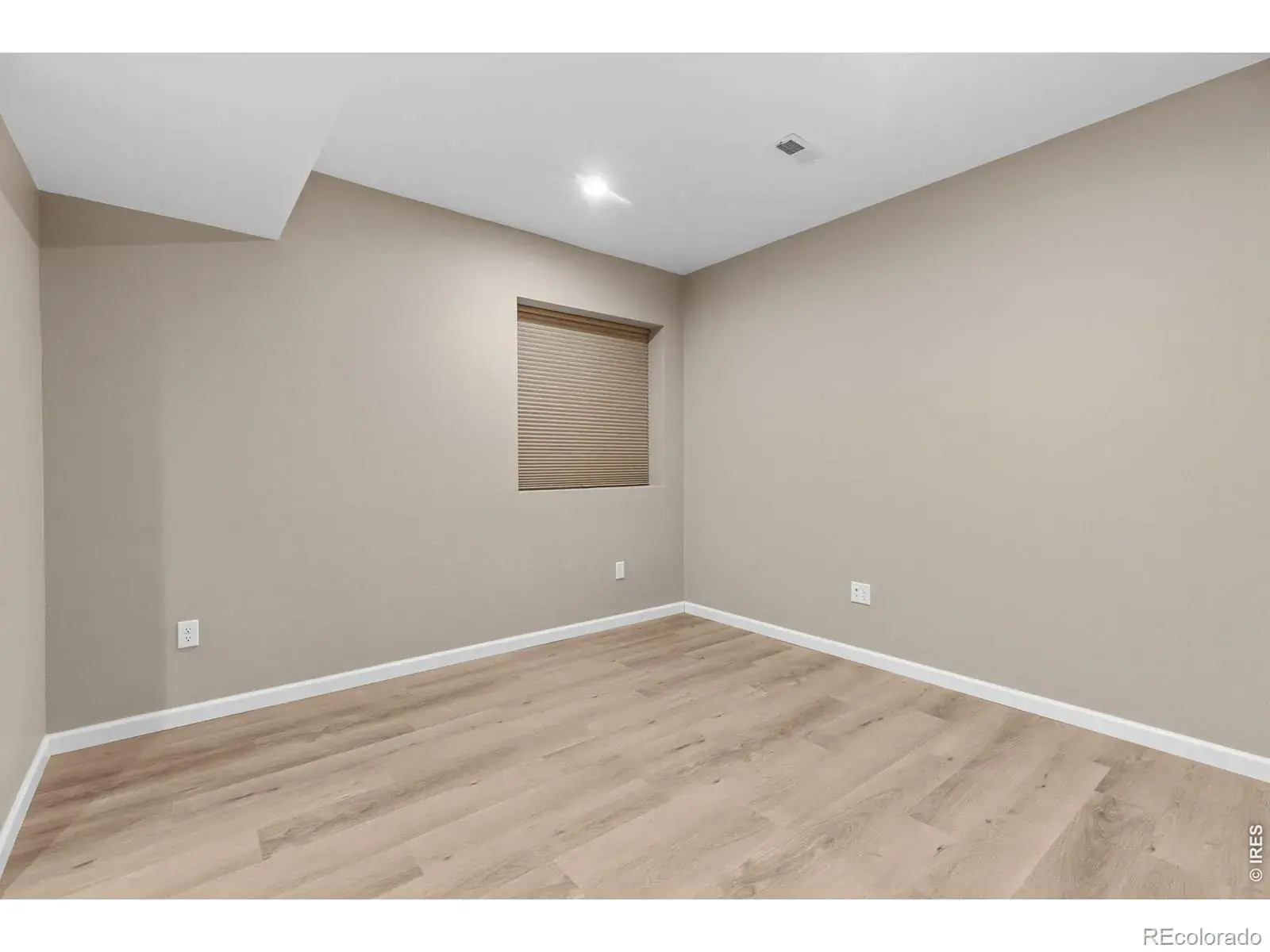 03042026003810 1600 24