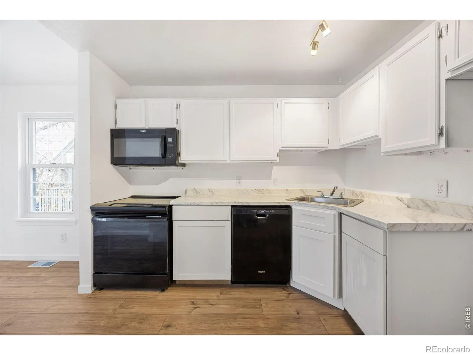 195 S Sable Boulevard #U23 Aurora CO 80012 MLS #RECIR1053233 04222026105908 1600 18