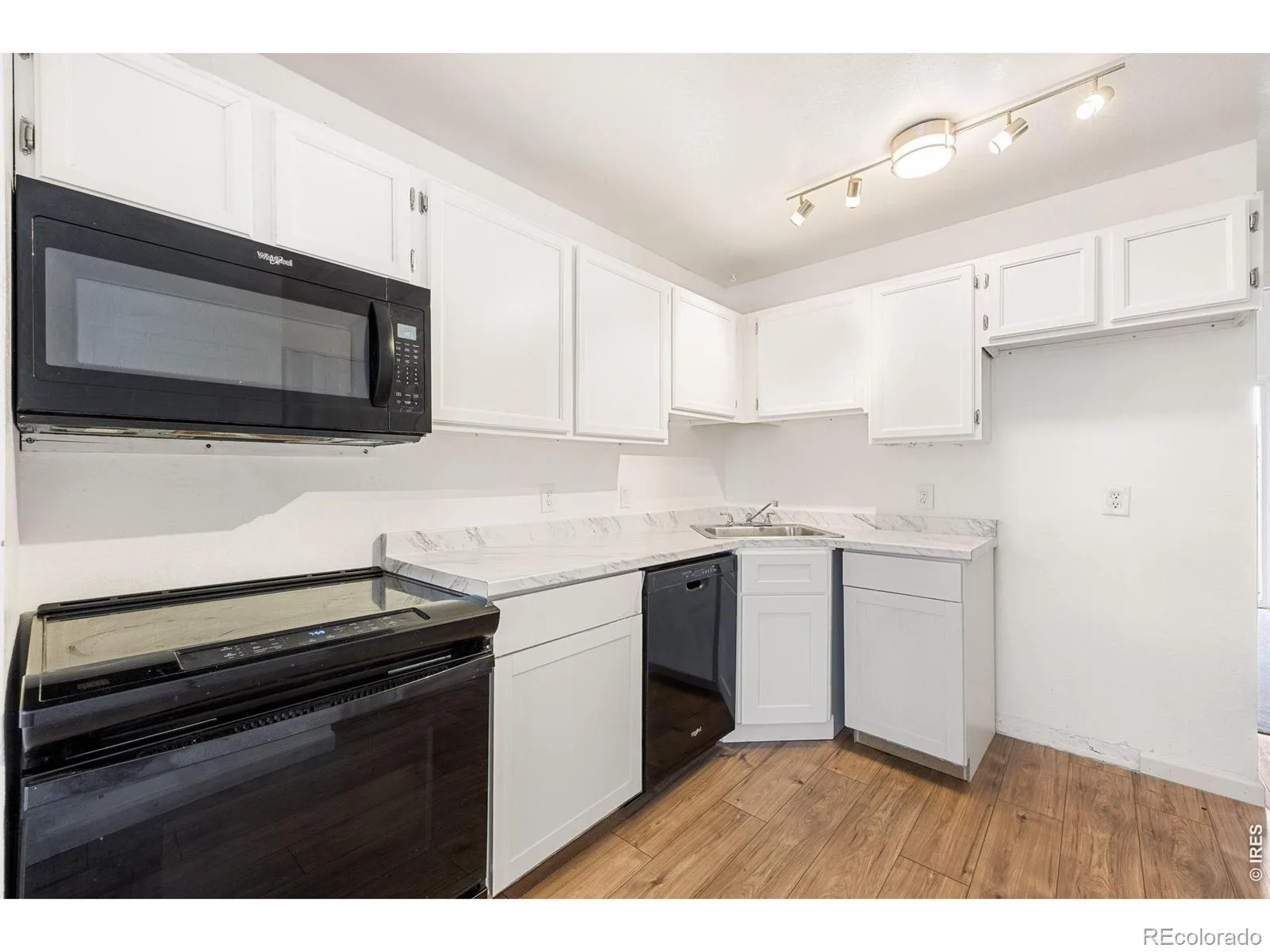 195 S Sable Boulevard #U23 Aurora CO 80012 | MLS #RECIR1053233 08232026002156 1600 17