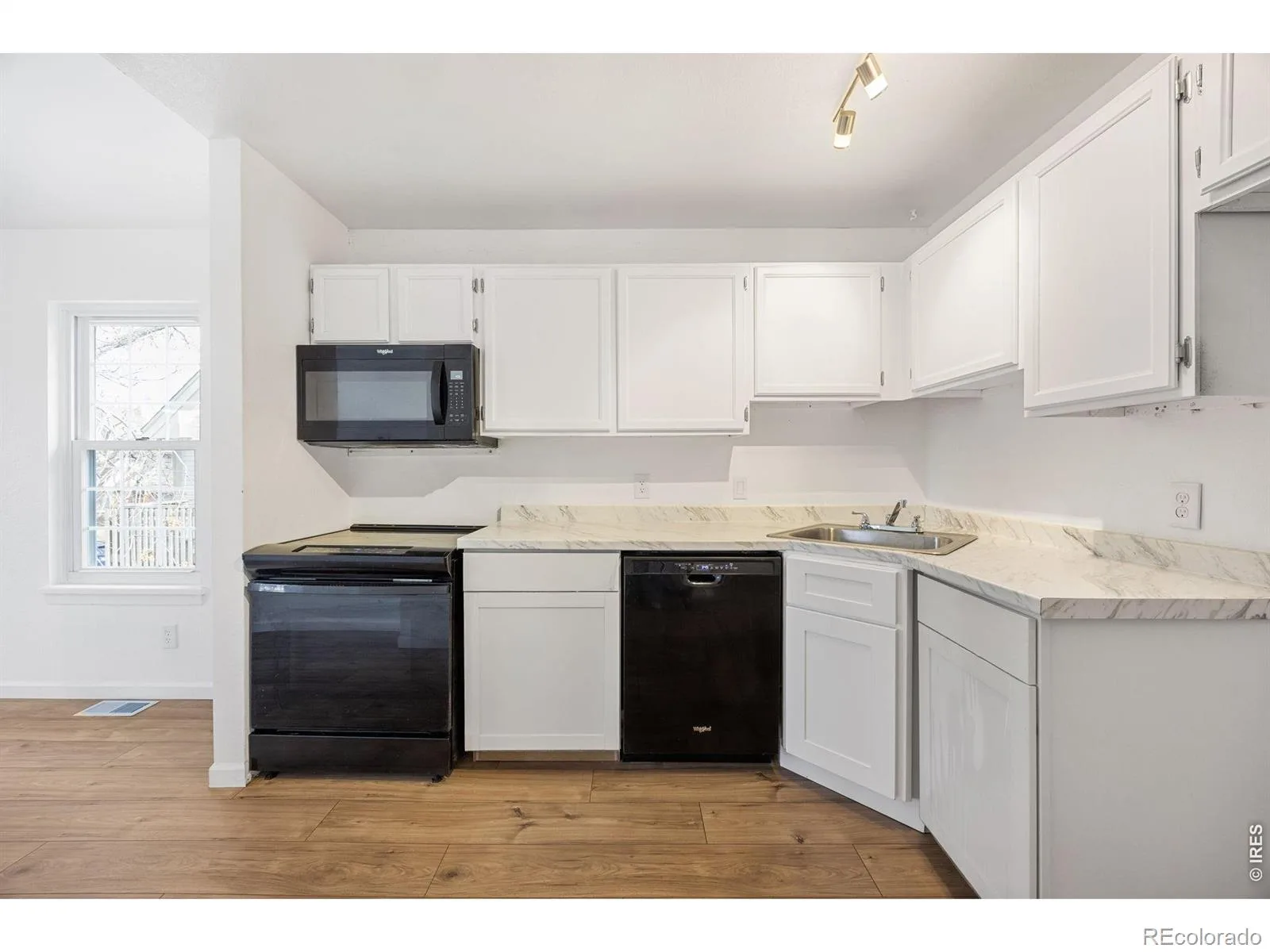 195 S Sable Boulevard #U23 Aurora CO 80012 | MLS #RECIR1053233 08232026002156 1600 19