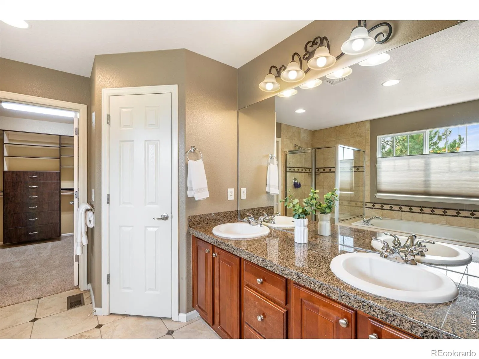 15957 W 60th Circle Golden CO 80403 MLS #RECIR1053339 05152026202802 1600 20