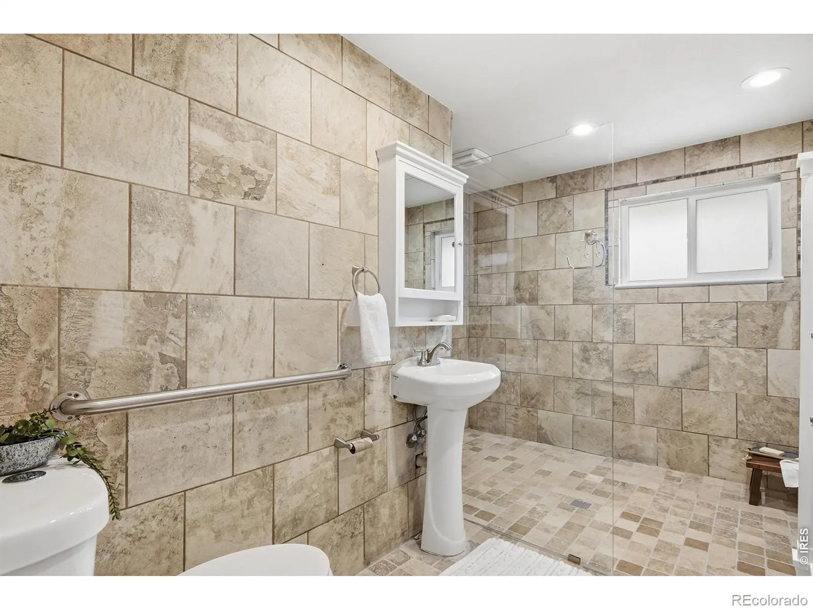 03202026011013 1600 18