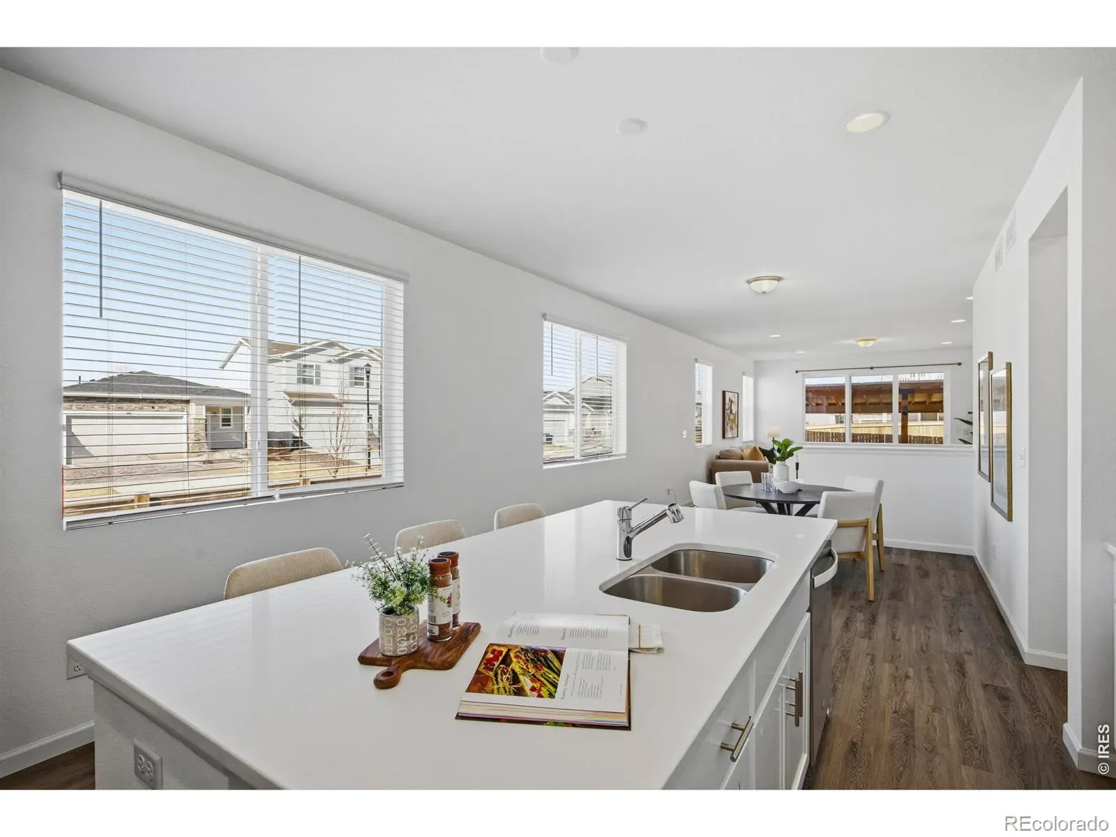 03212026010251 1600 11