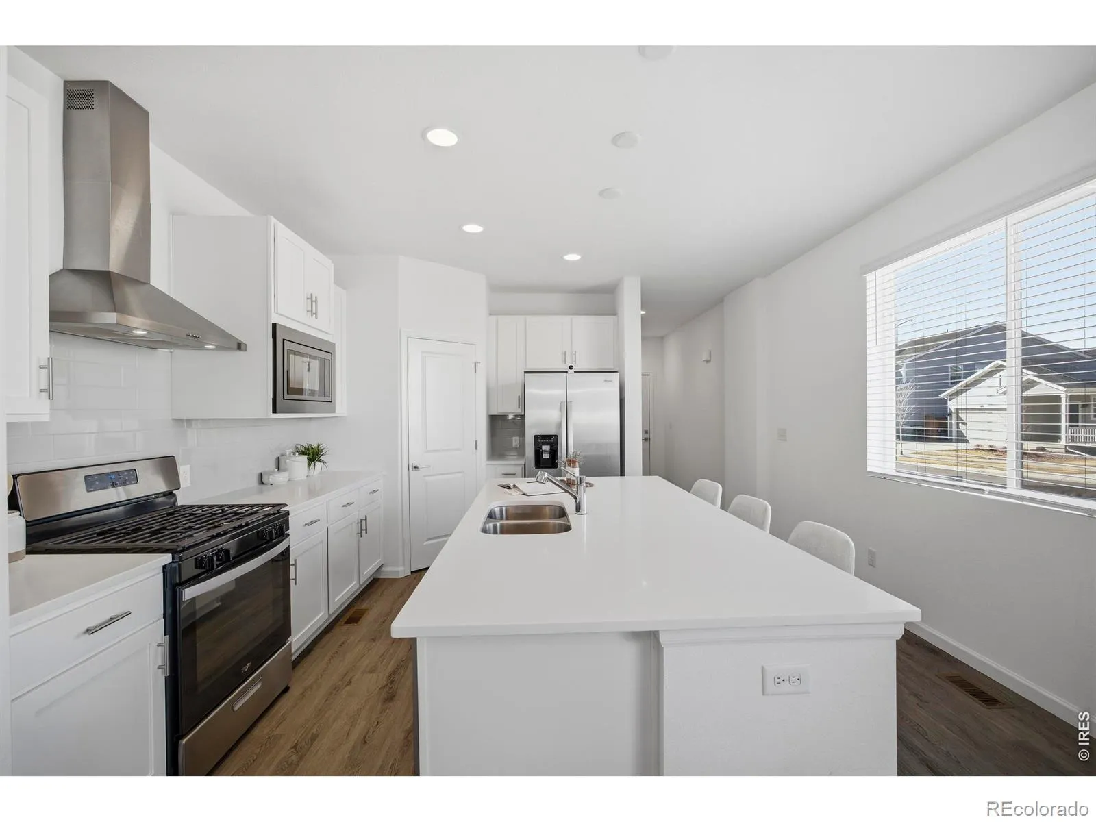 438 Overbrook Lane Longmont CO 80504 MLS #RECIR1054036 05242026153922 1600 10