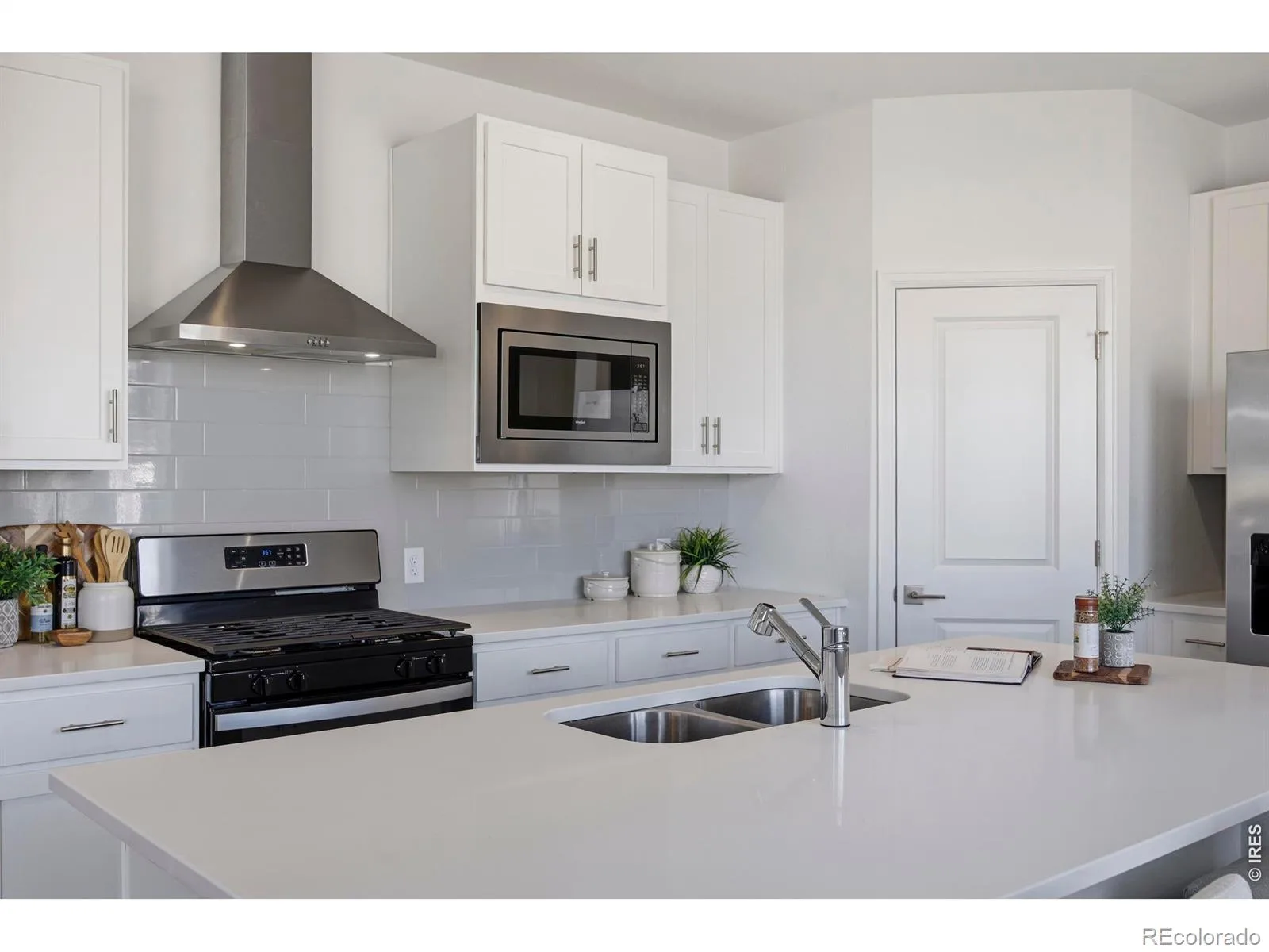 438 Overbrook Lane Longmont CO 80504 | MLS #RECIR1054036 08282026003932 1600 5