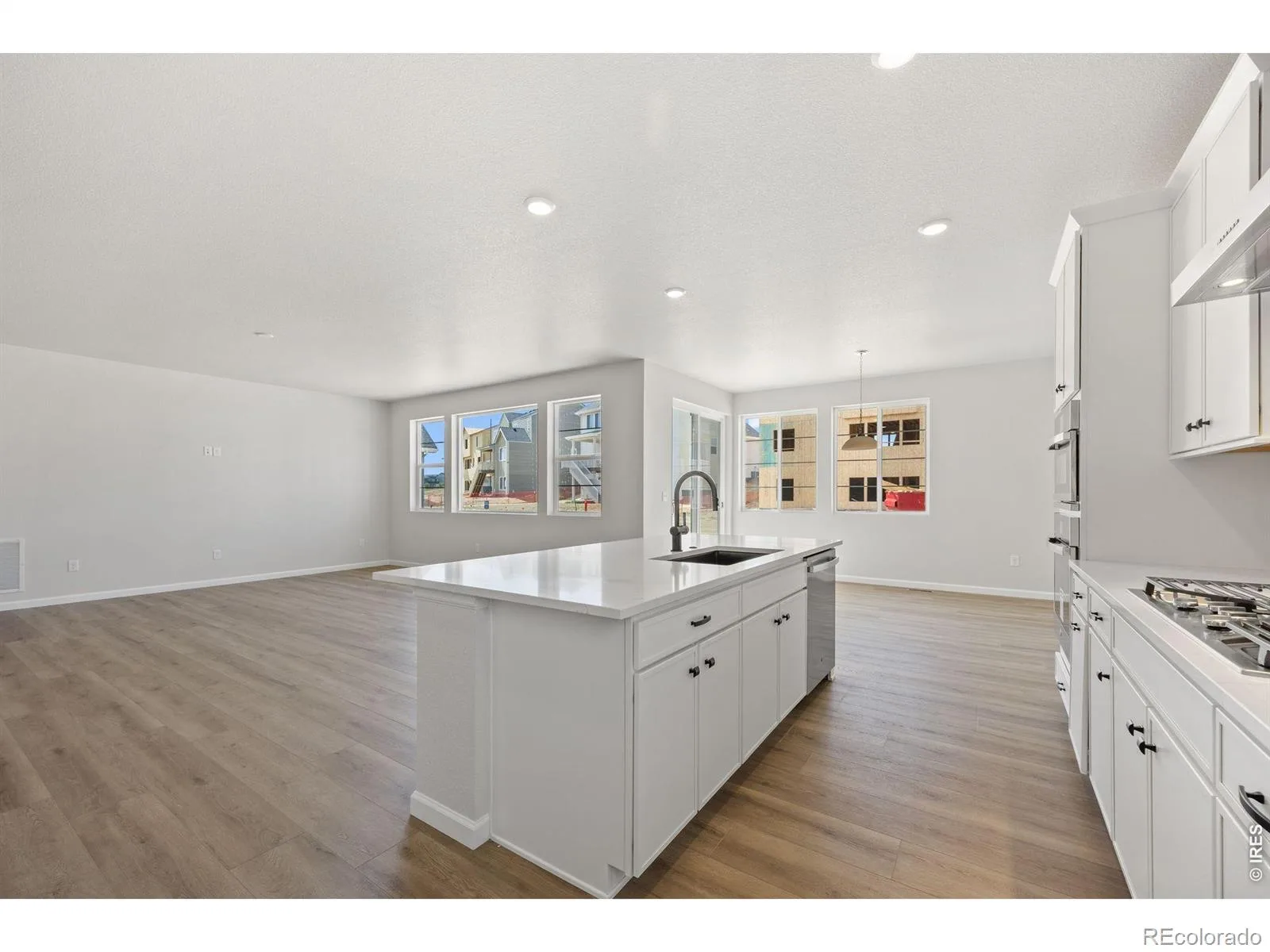 24376 E 35th Drive Aurora CO 80019 | MLS #RECIR1054406 09232026055709 1600 14