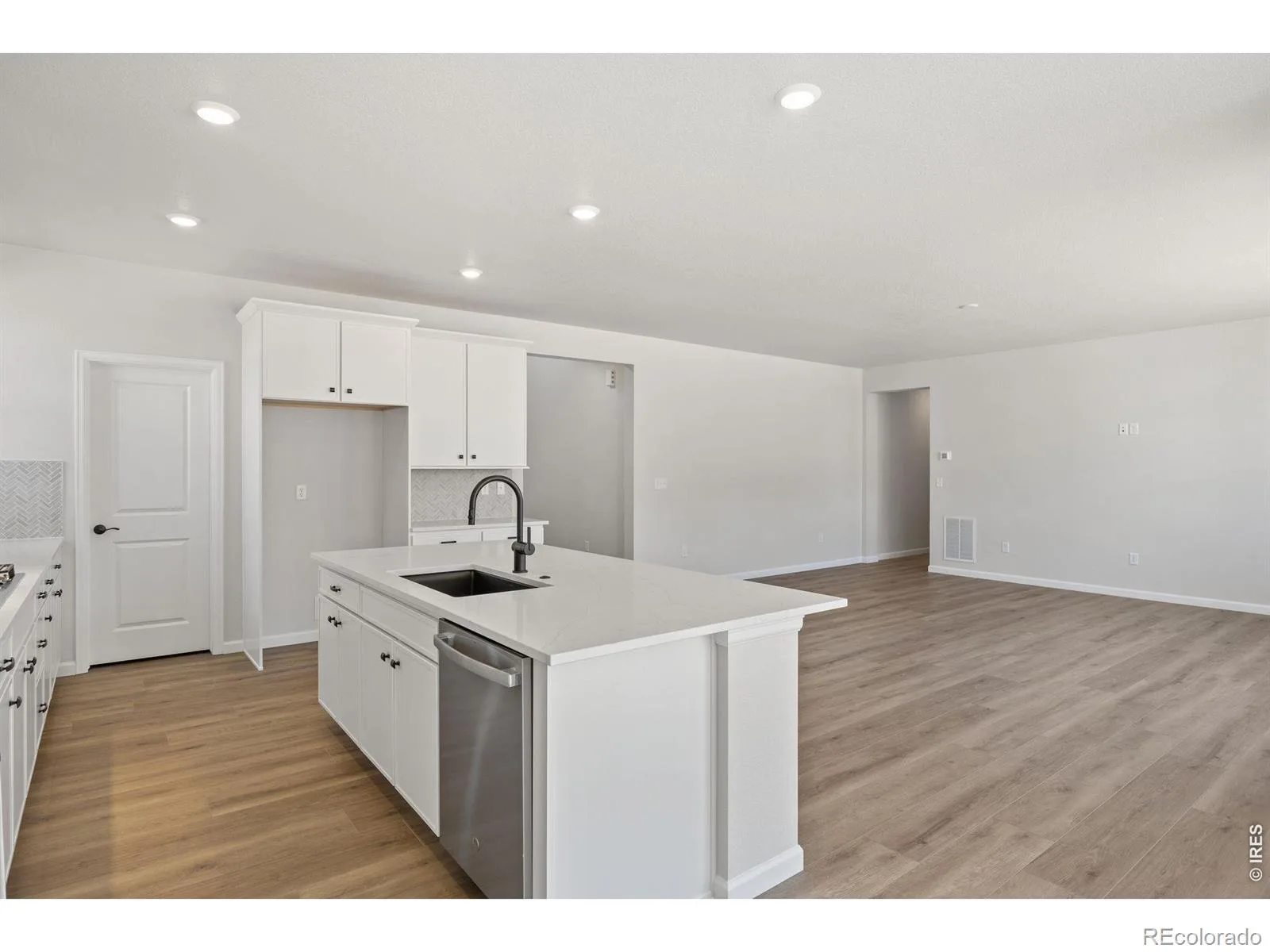 24376 E 35th Drive Aurora CO 80019 | MLS #RECIR1054406 09232026055709 1600 15