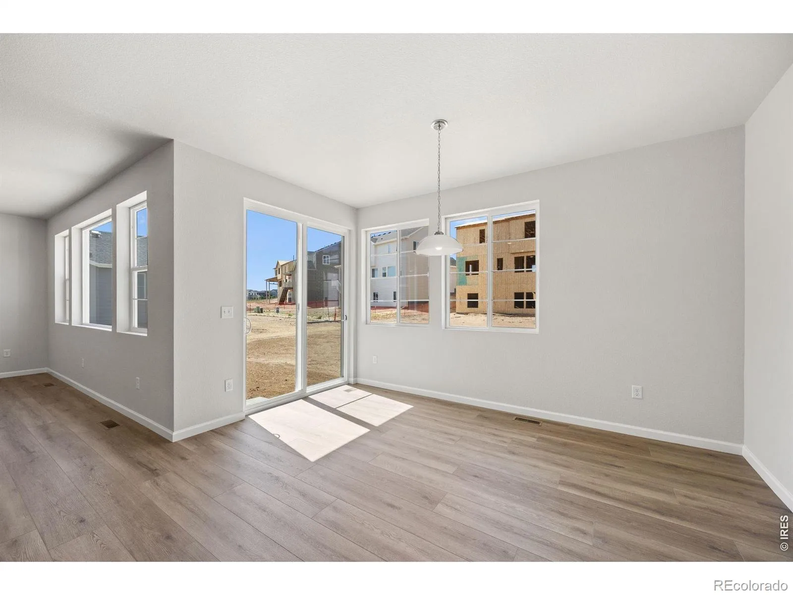 24376 E 35th Drive Aurora CO 80019 | MLS #RECIR1054406 09232026055709 1600 17