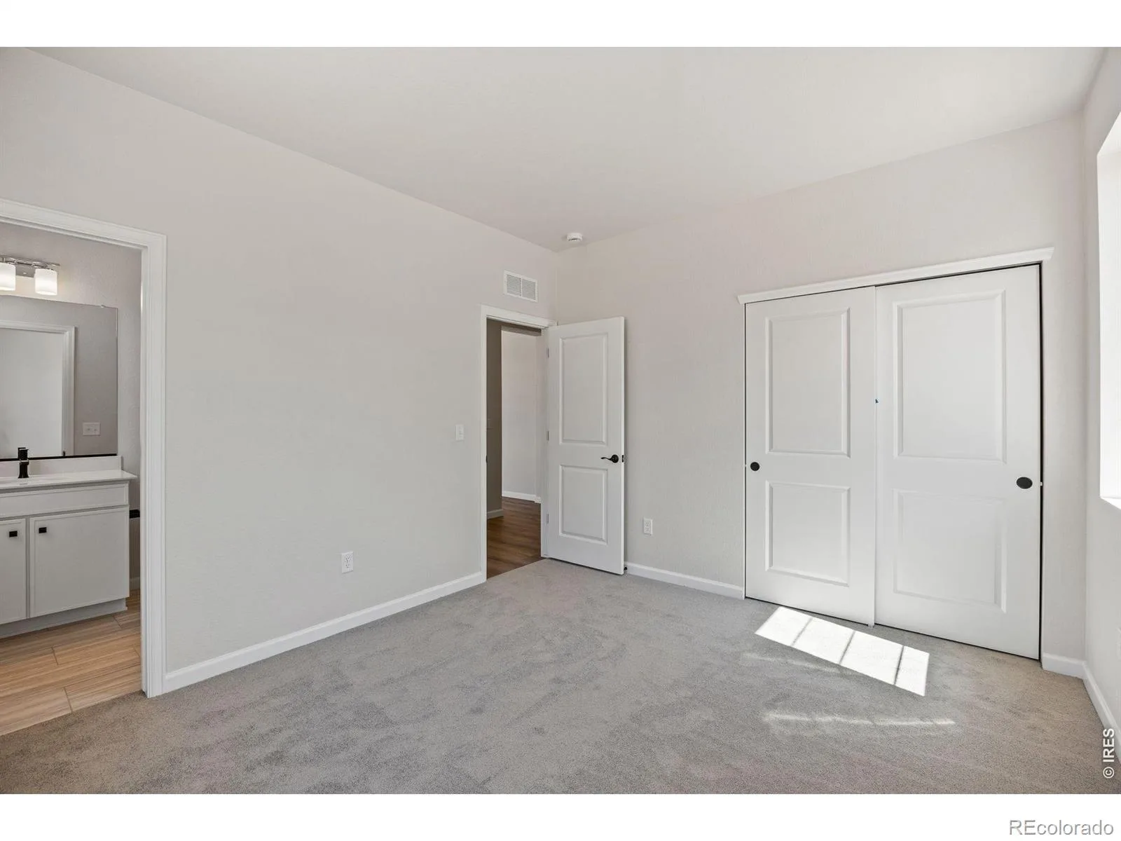 24376 E 35th Drive Aurora CO 80019 | MLS #RECIR1054406 09232026055709 1600 21