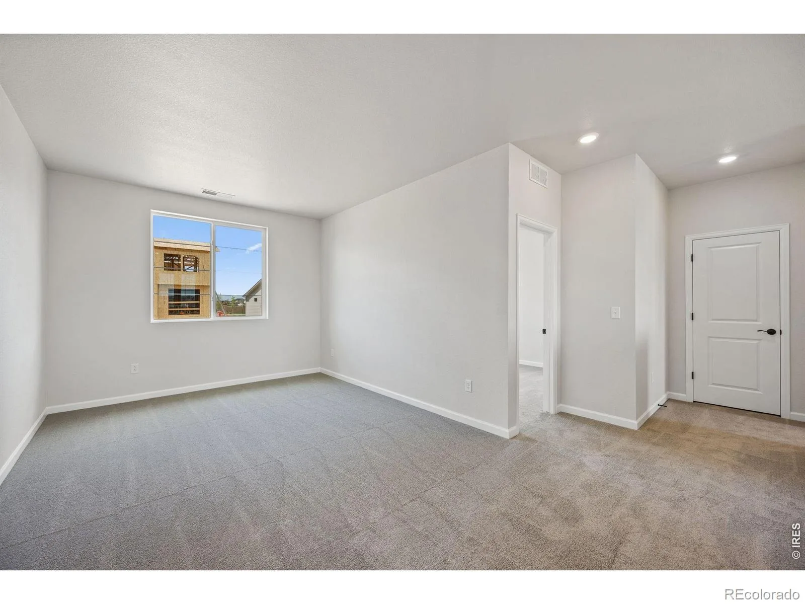 24376 E 35th Drive Aurora CO 80019 | MLS #RECIR1054406 09232026055709 1600 23
