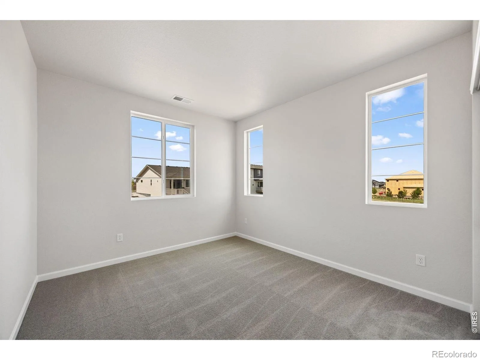 24376 E 35th Drive Aurora CO 80019 | MLS #RECIR1054406 09232026055709 1600 24