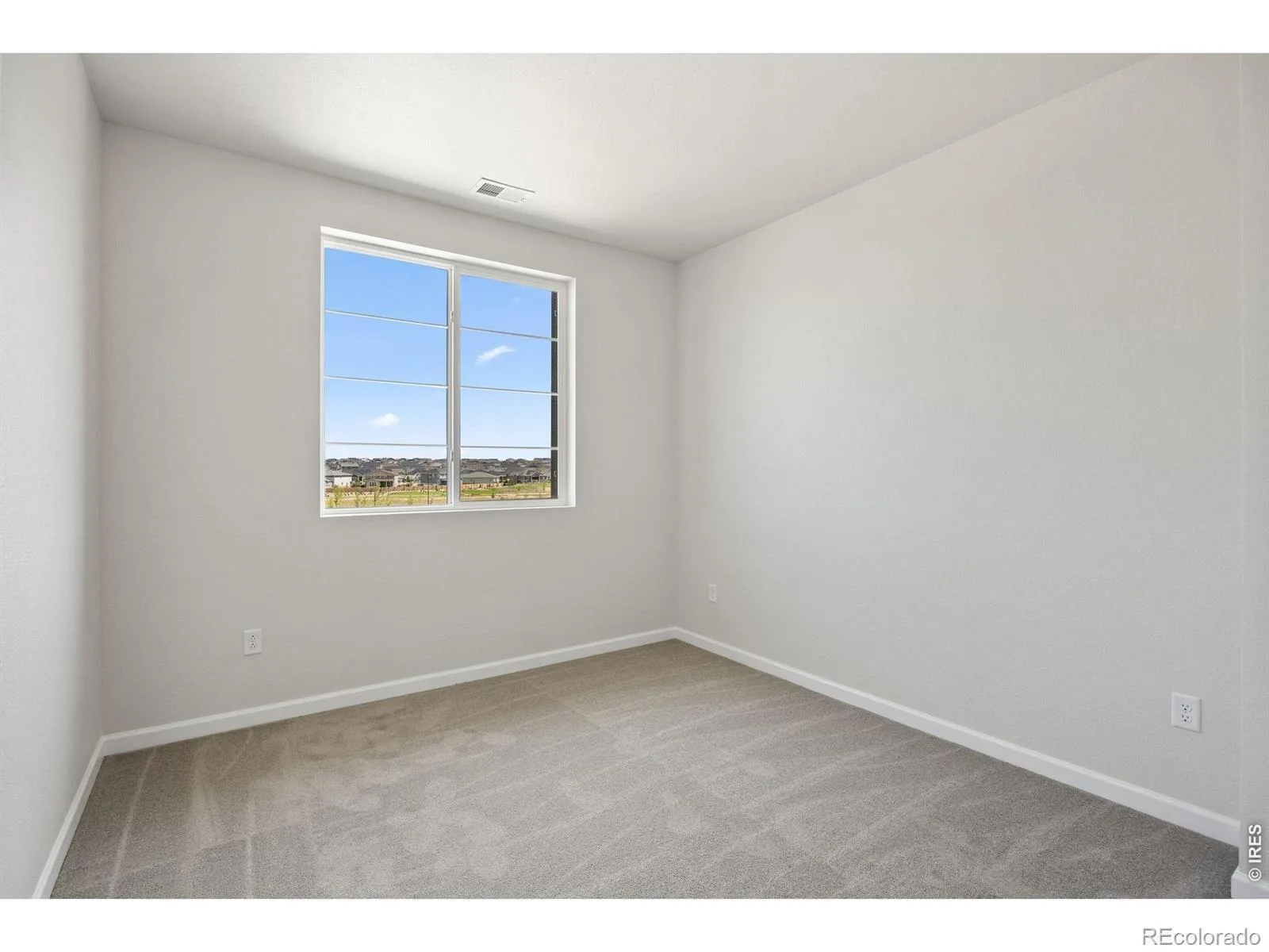 24376 E 35th Drive Aurora CO 80019 | MLS #RECIR1054406 09232026055709 1600 27