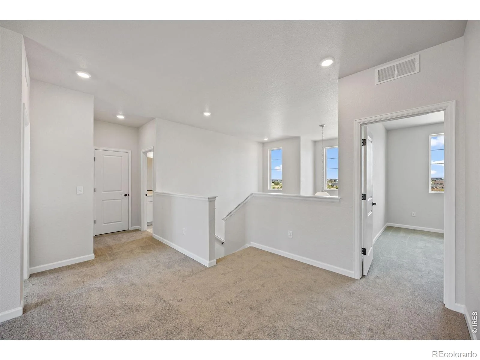 24376 E 35th Drive Aurora CO 80019 | MLS #RECIR1054406 09232026055709 1600 28