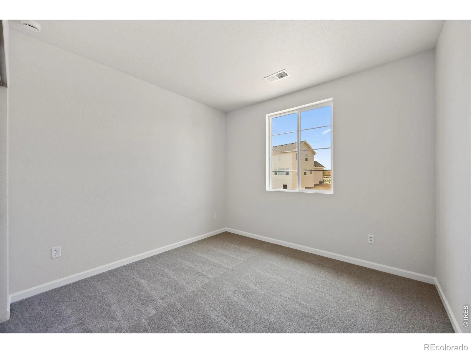 24376 E 35th Drive Aurora CO 80019 | MLS #RECIR1054406 09232026055709 1600 29