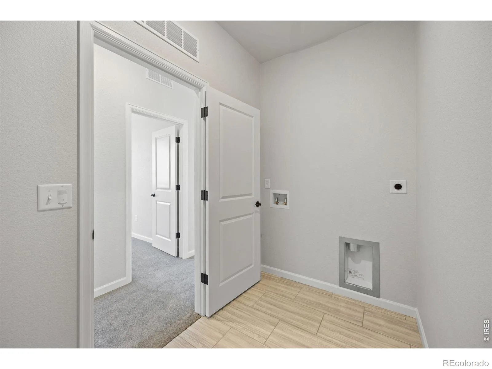 24376 E 35th Drive Aurora CO 80019 | MLS #RECIR1054406 09232026055709 1600 30