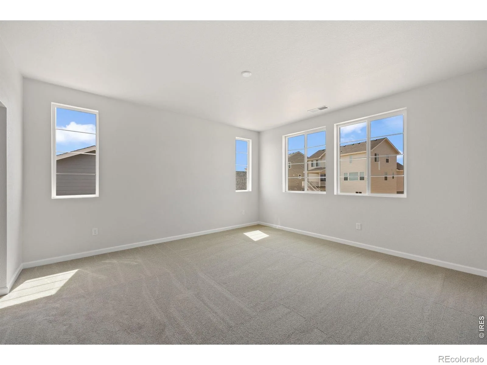 24376 E 35th Drive Aurora CO 80019 | MLS #RECIR1054406 09232026055709 1600 31