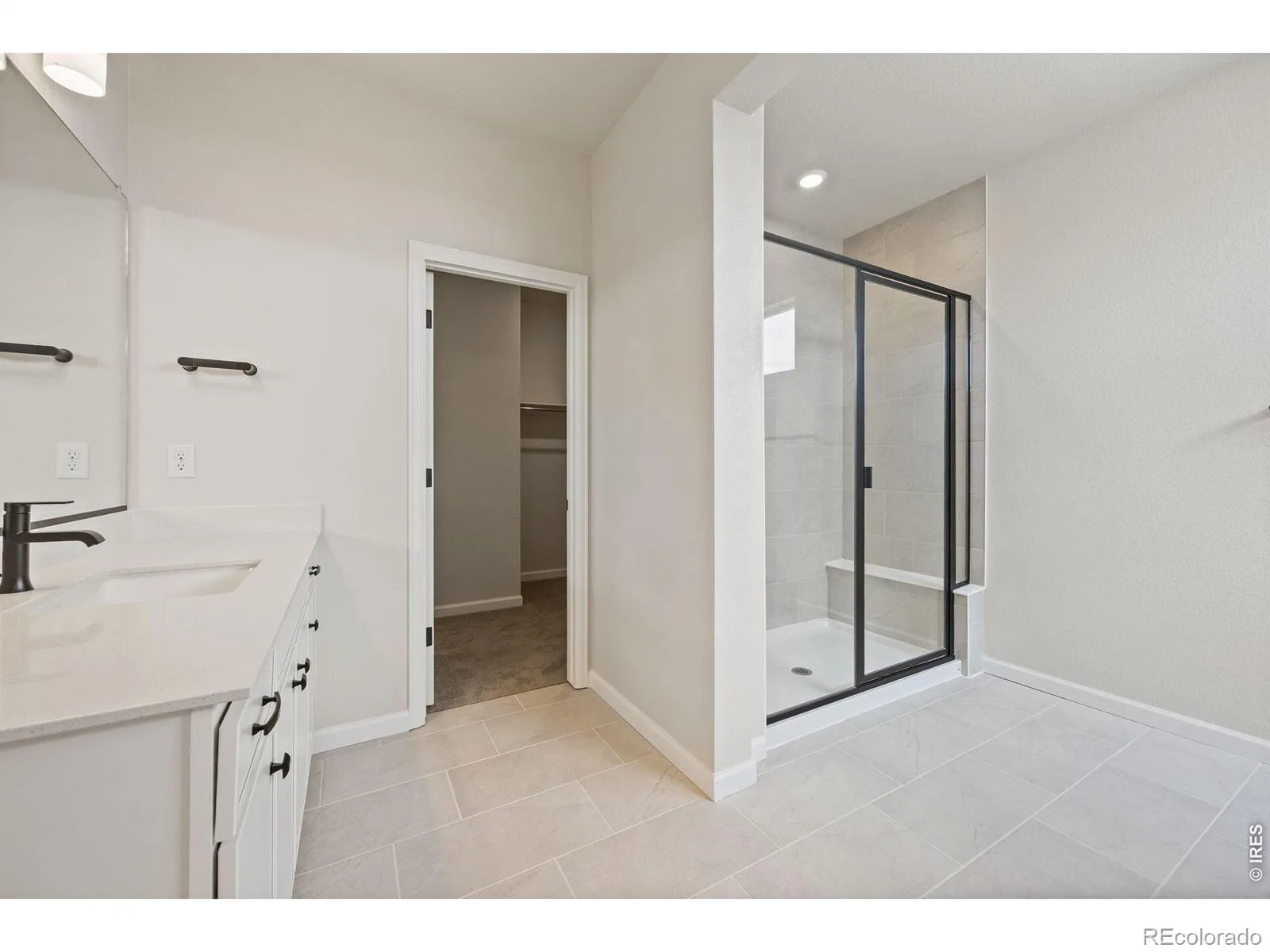 24376 E 35th Drive Aurora CO 80019 | MLS #RECIR1054406 09232026055709 1600 34