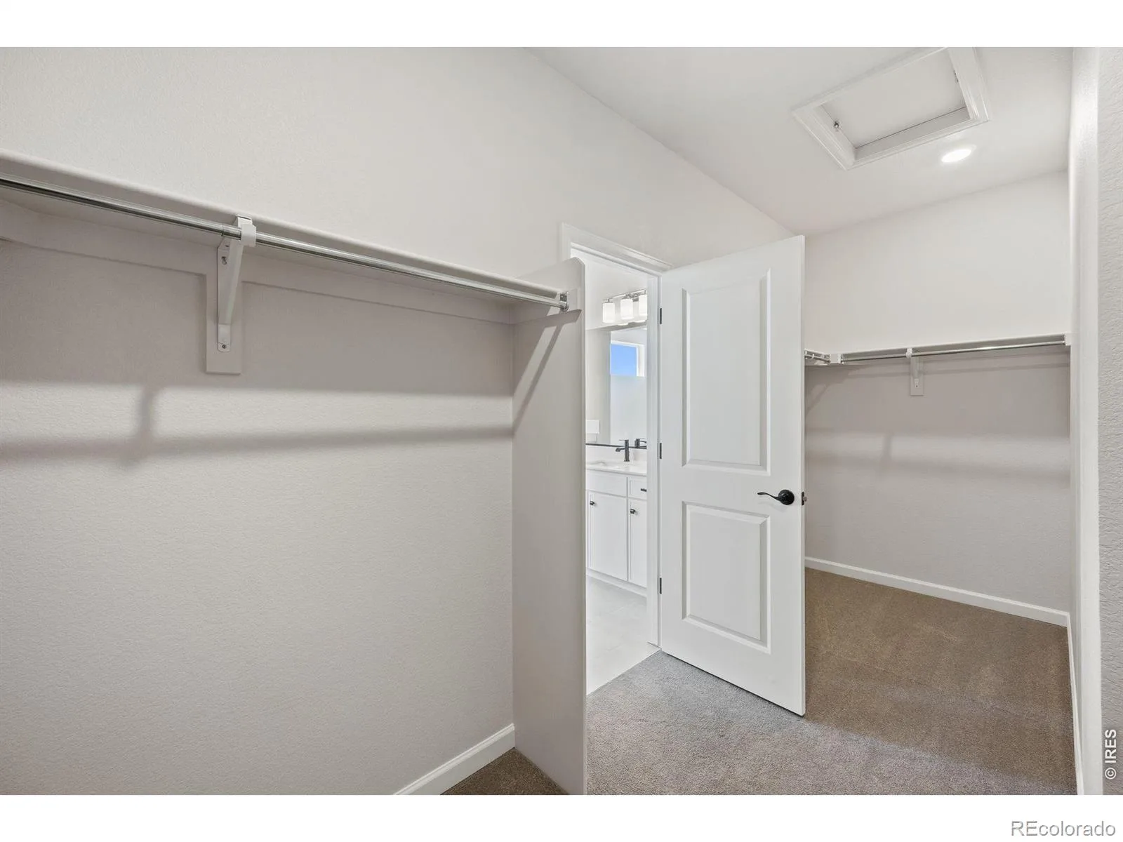 24376 E 35th Drive Aurora CO 80019 | MLS #RECIR1054406 09232026055709 1600 39
