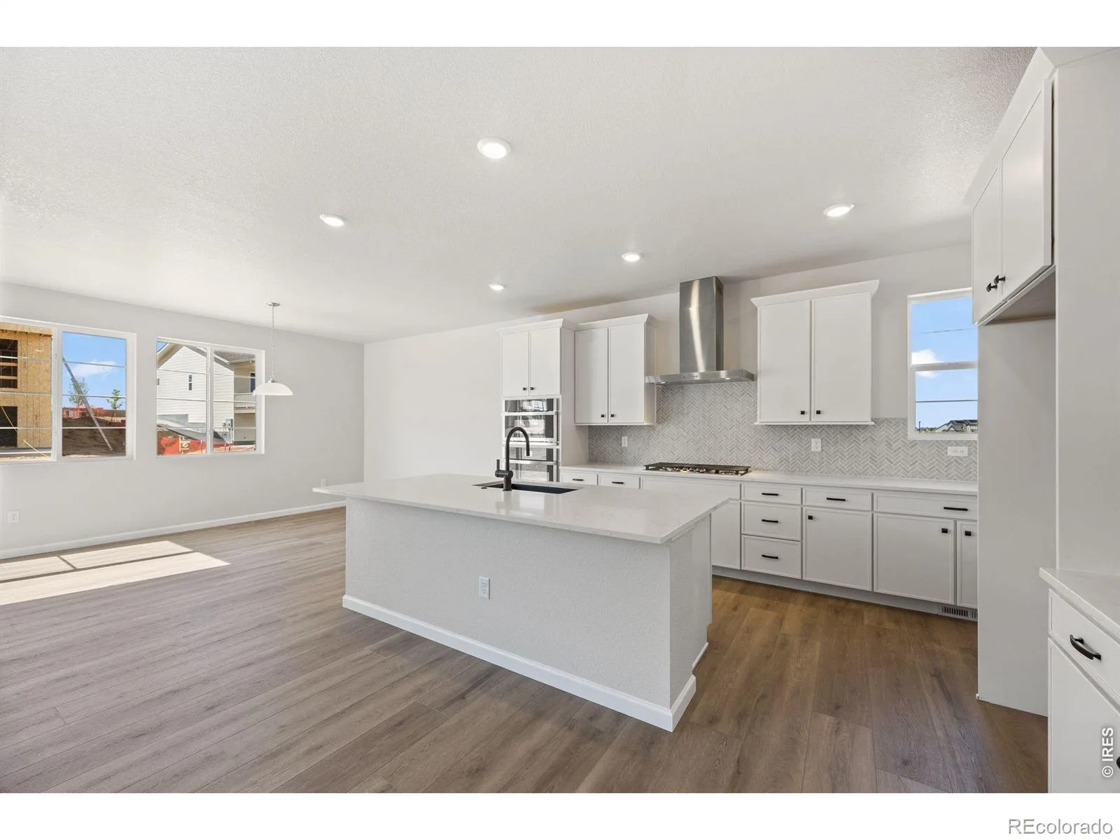 24376 E 35th Drive Aurora CO 80019 | MLS #RECIR1054406 09232026055709 1600 9