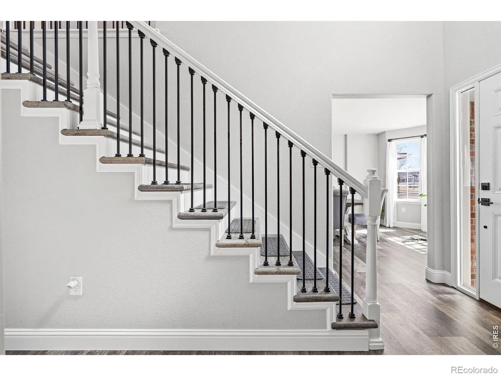 5204 Clover Basin Drive Longmont CO 80503 MLS #RECIR1054977 04302026010608 1600 1