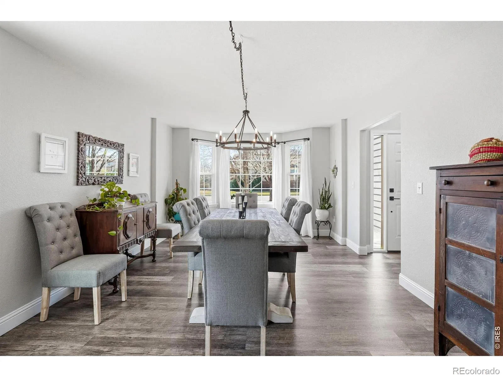 5204 Clover Basin Drive Longmont CO 80503 MLS #RECIR1054977 04302026010608 1600 10