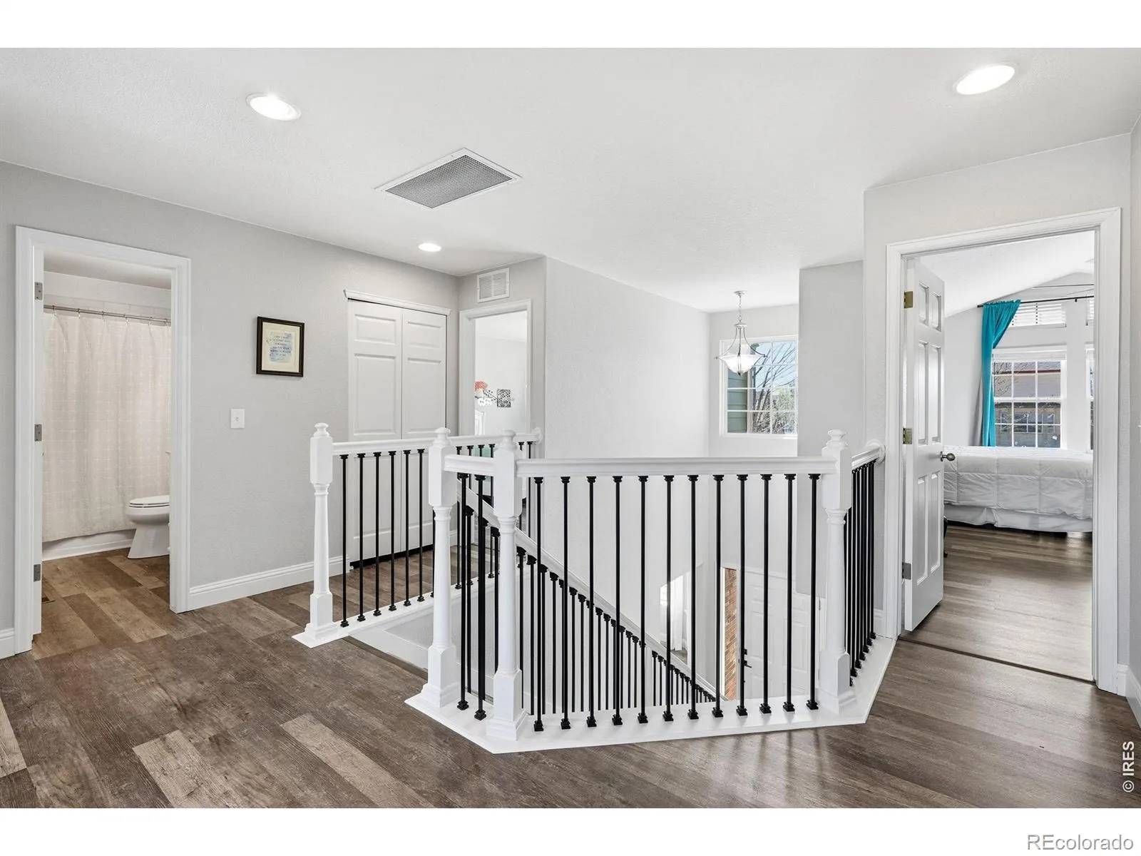 5204 Clover Basin Drive Longmont CO 80503 MLS #RECIR1054977 04302026010608 1600 14