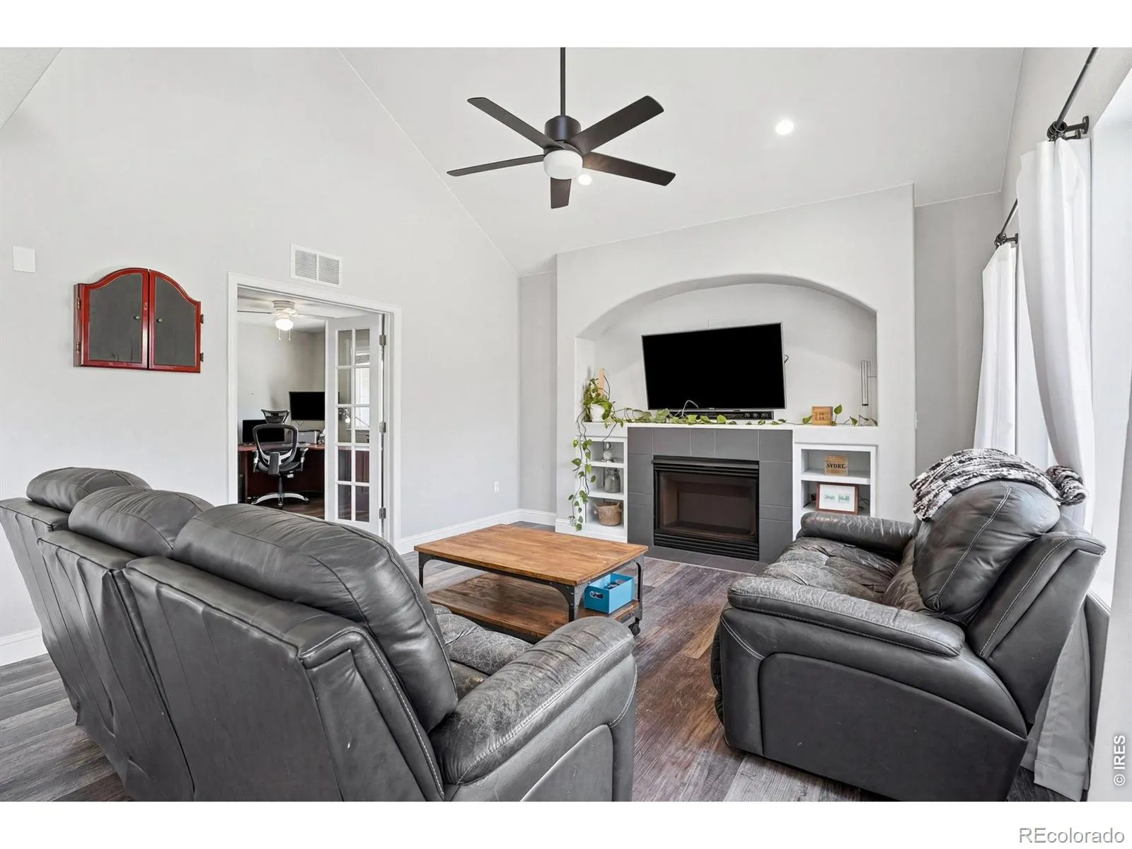 5204 Clover Basin Drive Longmont CO 80503 MLS #RECIR1054977 04302026010608 1600 2