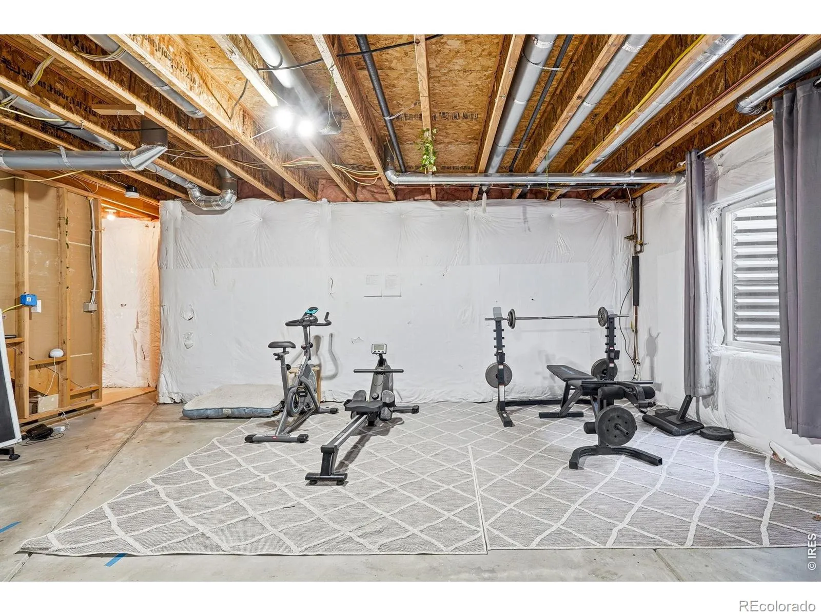 5204 Clover Basin Drive Longmont CO 80503 MLS #RECIR1054977 04302026010608 1600 25