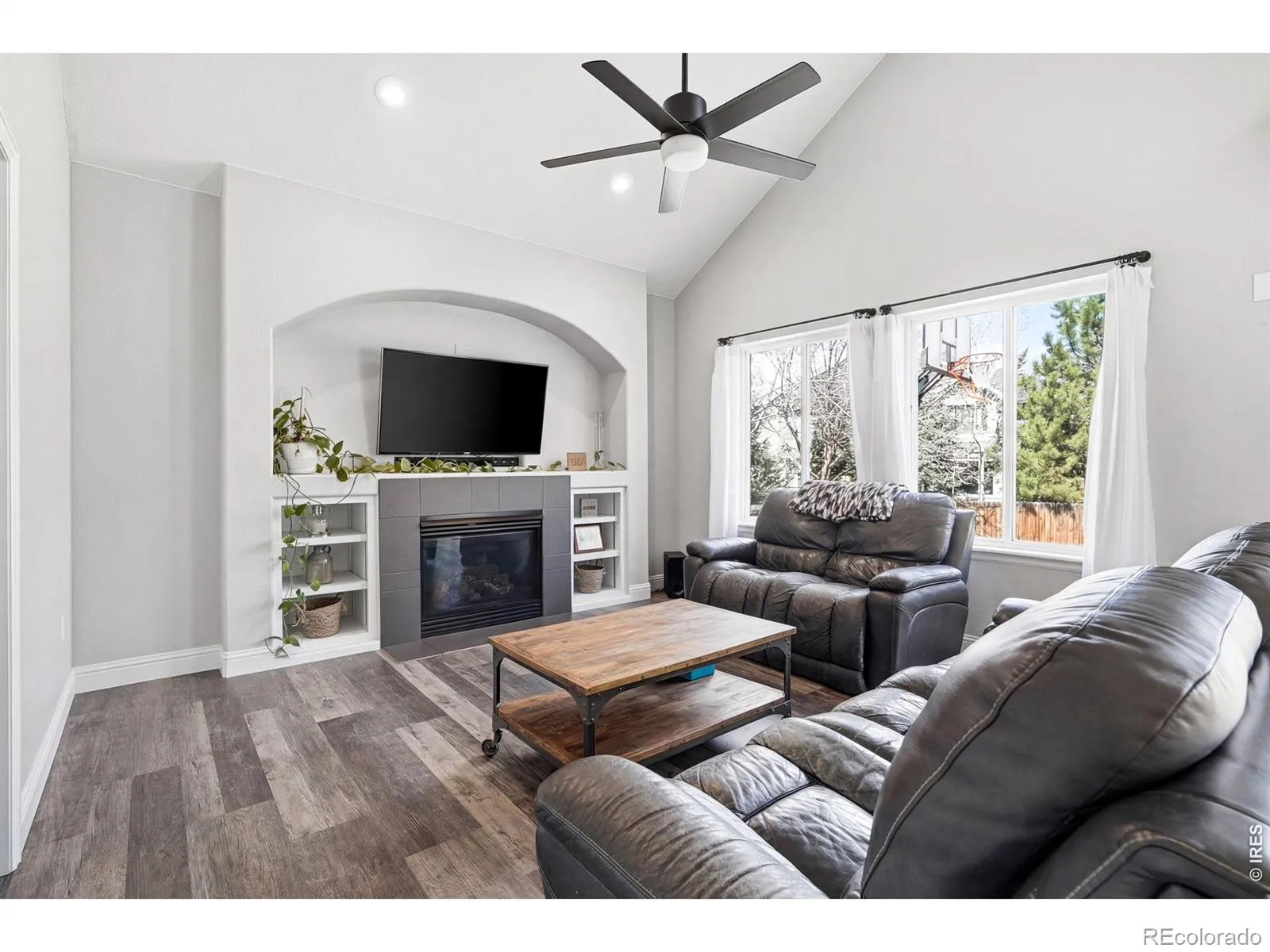 5204 Clover Basin Drive Longmont CO 80503 MLS #RECIR1054977 04302026010608 1600 3