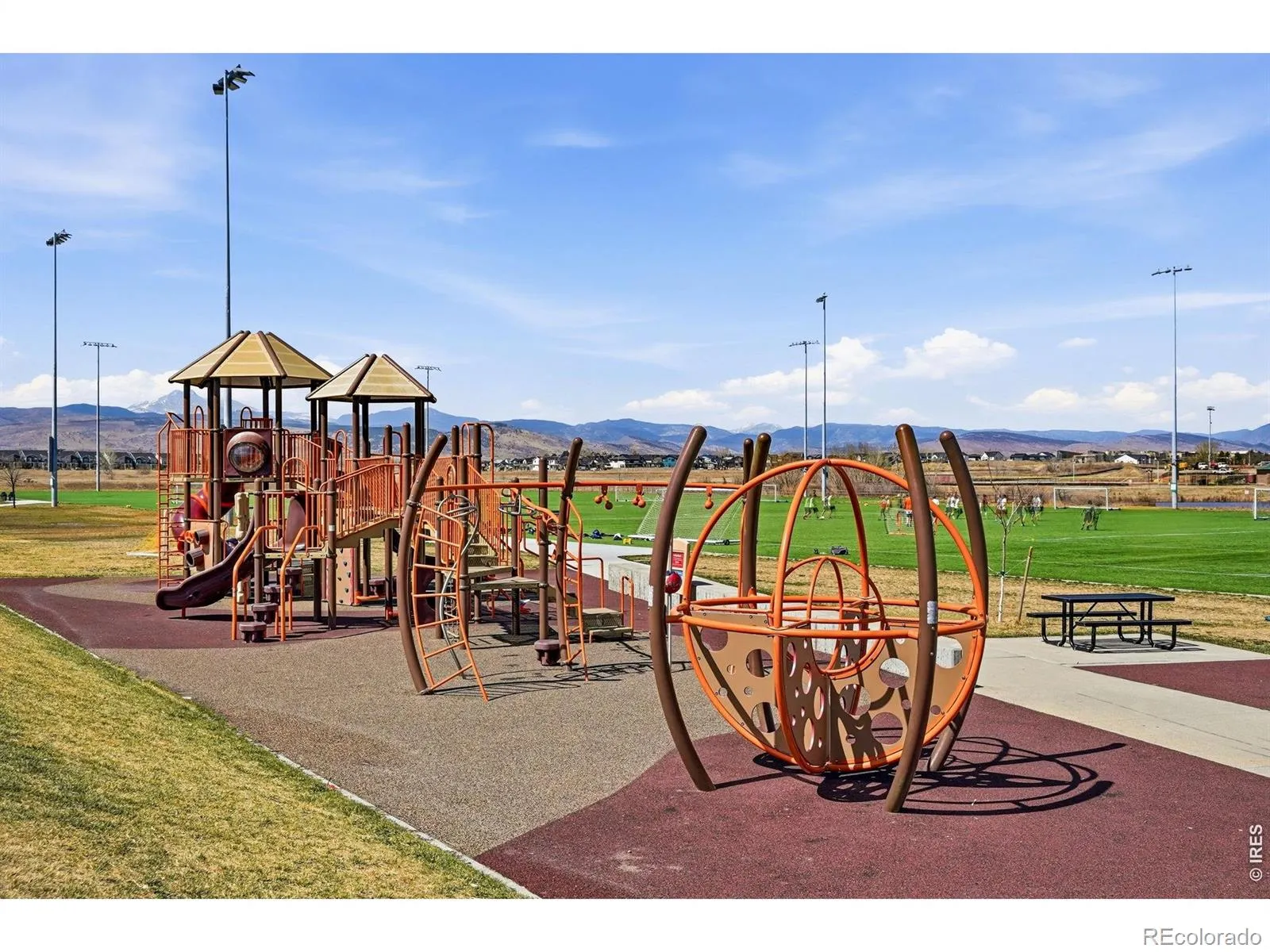 5204 Clover Basin Drive Longmont CO 80503 MLS #RECIR1054977 04302026010608 1600 33