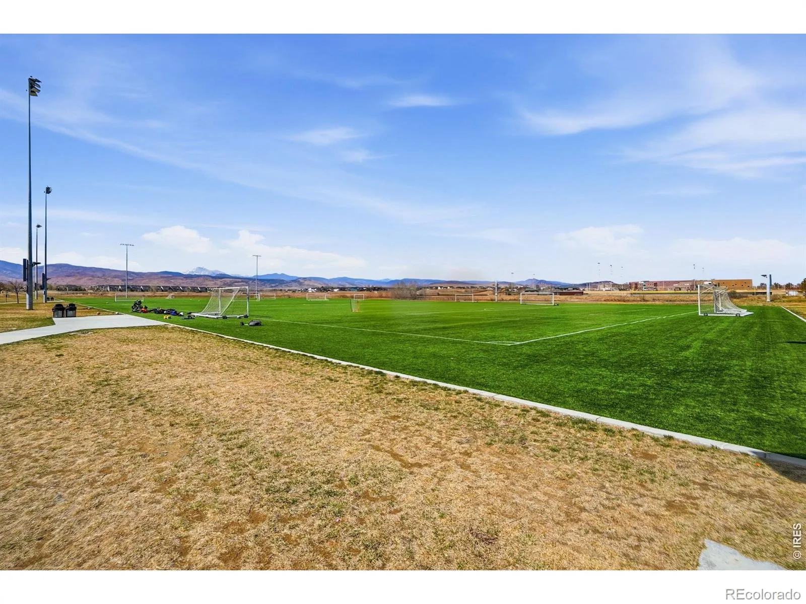 5204 Clover Basin Drive Longmont CO 80503 MLS #RECIR1054977 04302026010608 1600 34