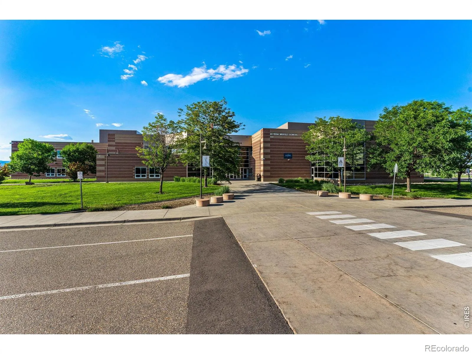 5204 Clover Basin Drive Longmont CO 80503 MLS #RECIR1054977 04302026010608 1600 37