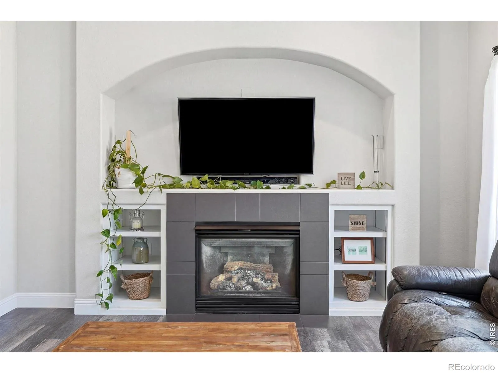 5204 Clover Basin Drive Longmont CO 80503 MLS #RECIR1054977 04302026010608 1600 4