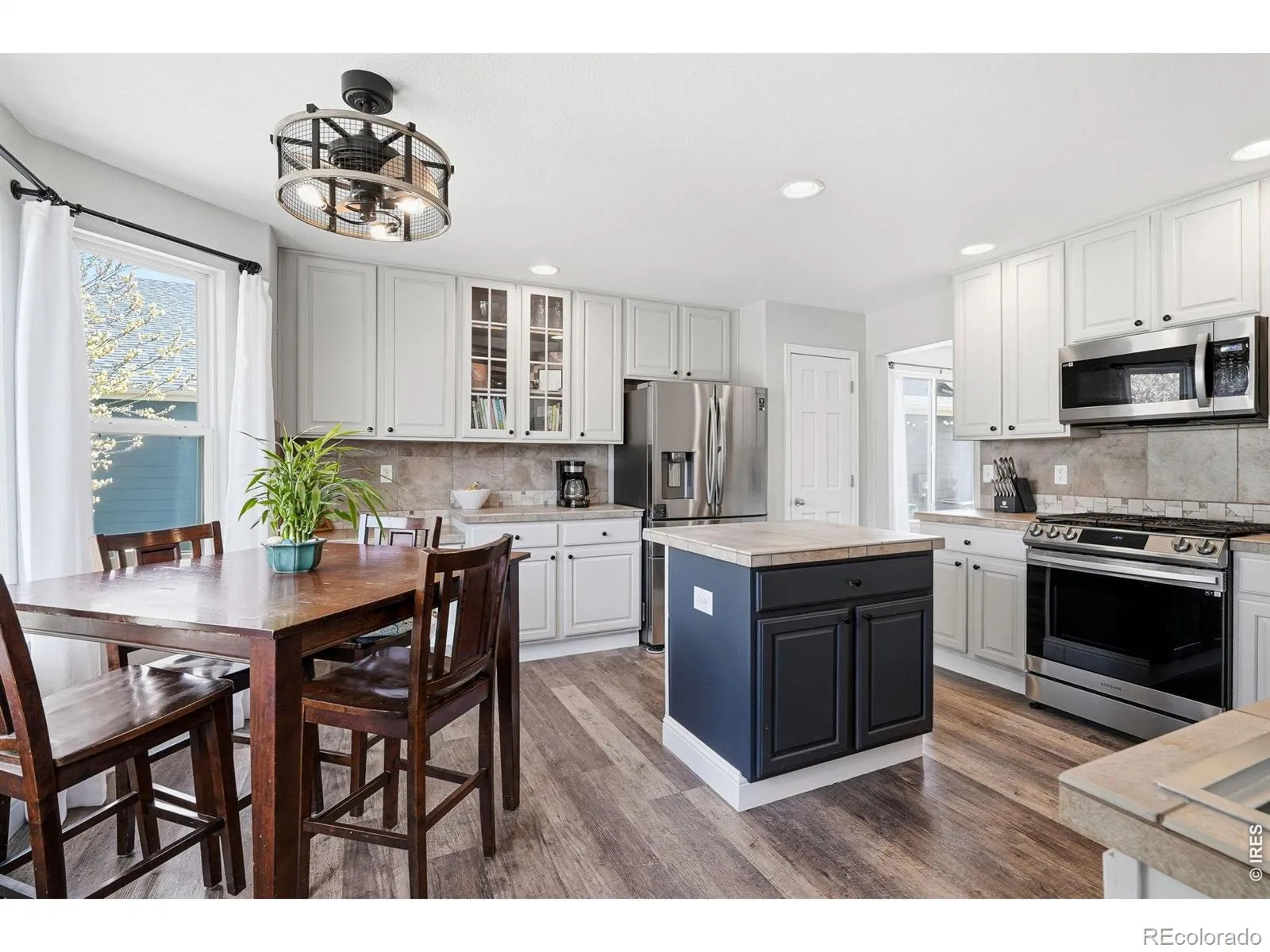 5204 Clover Basin Drive Longmont CO 80503 MLS #RECIR1054977 04302026010608 1600 7