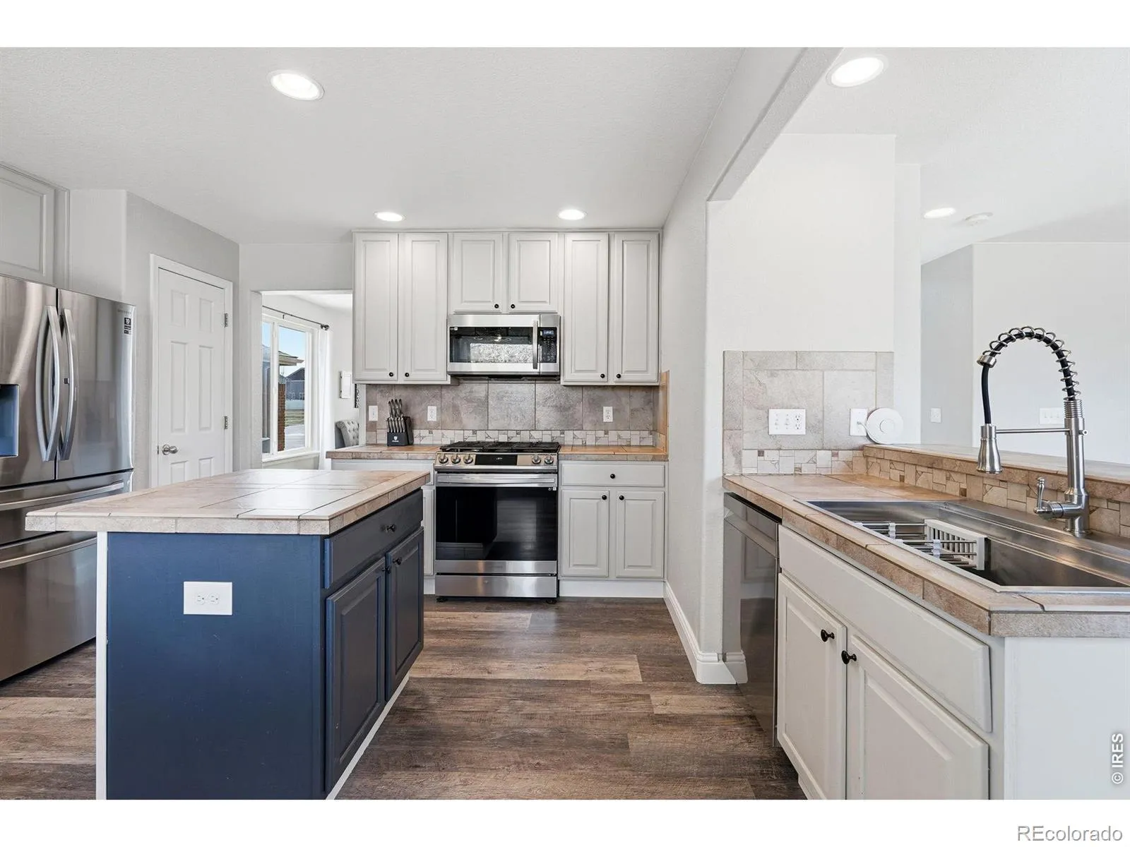 5204 Clover Basin Drive Longmont CO 80503 MLS #RECIR1054977 04302026010608 1600 9