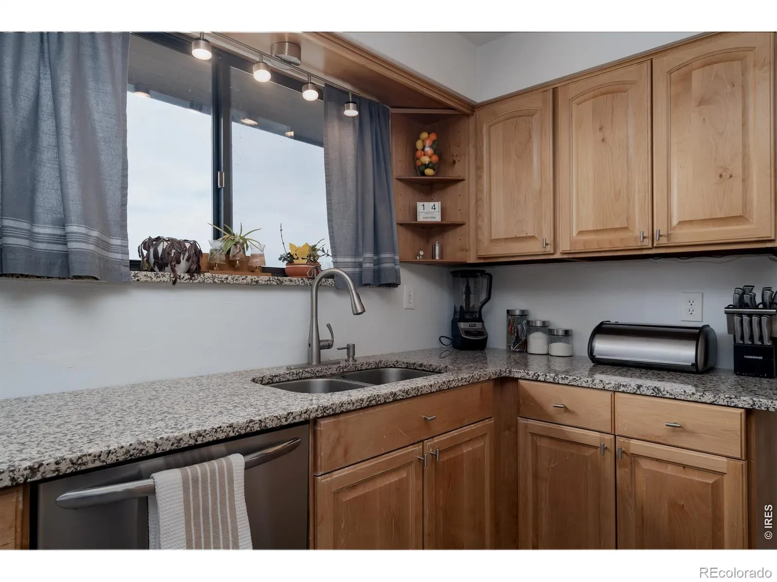 03282026004259 1600 8