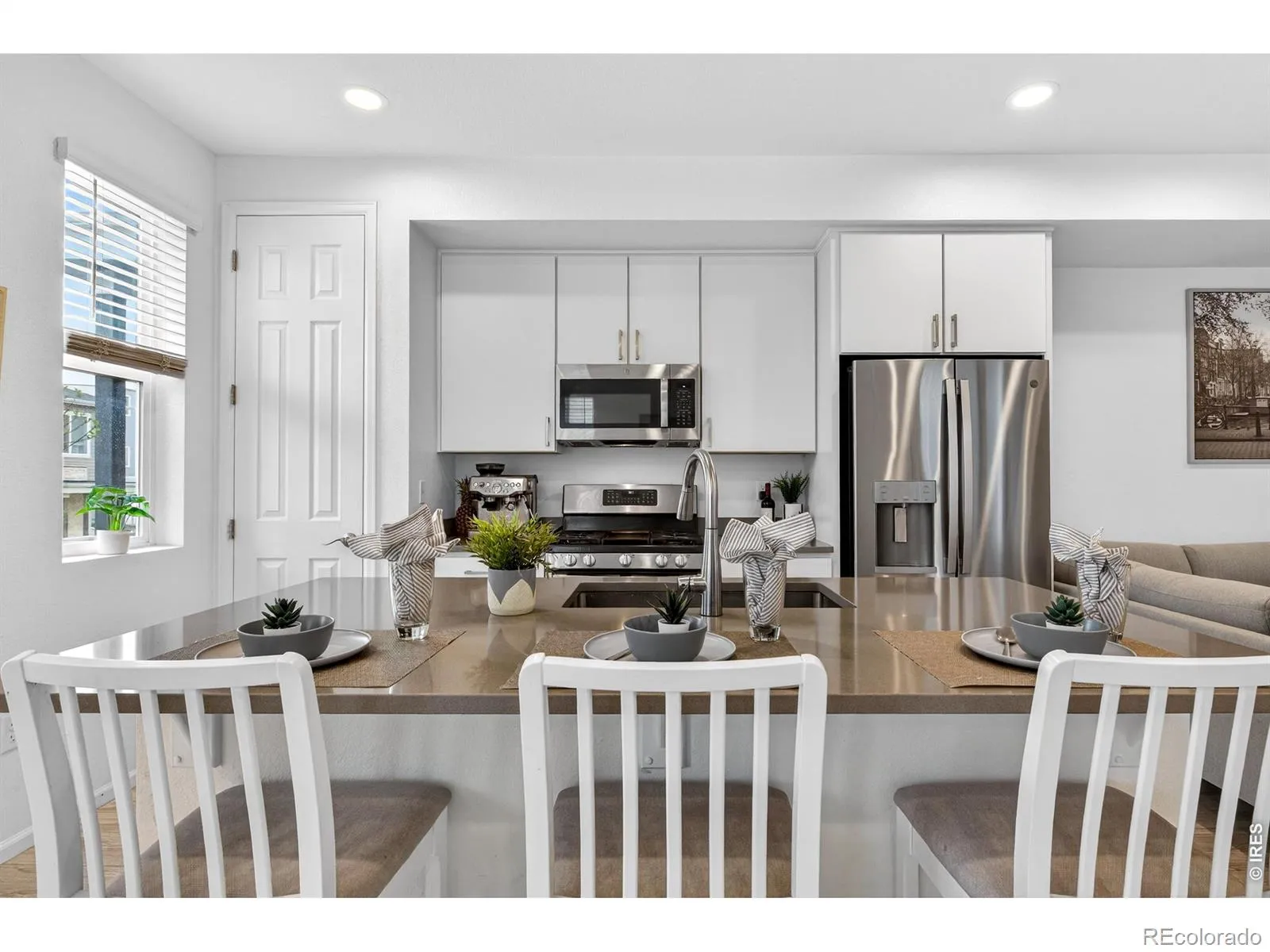 04012026185357 1600 18