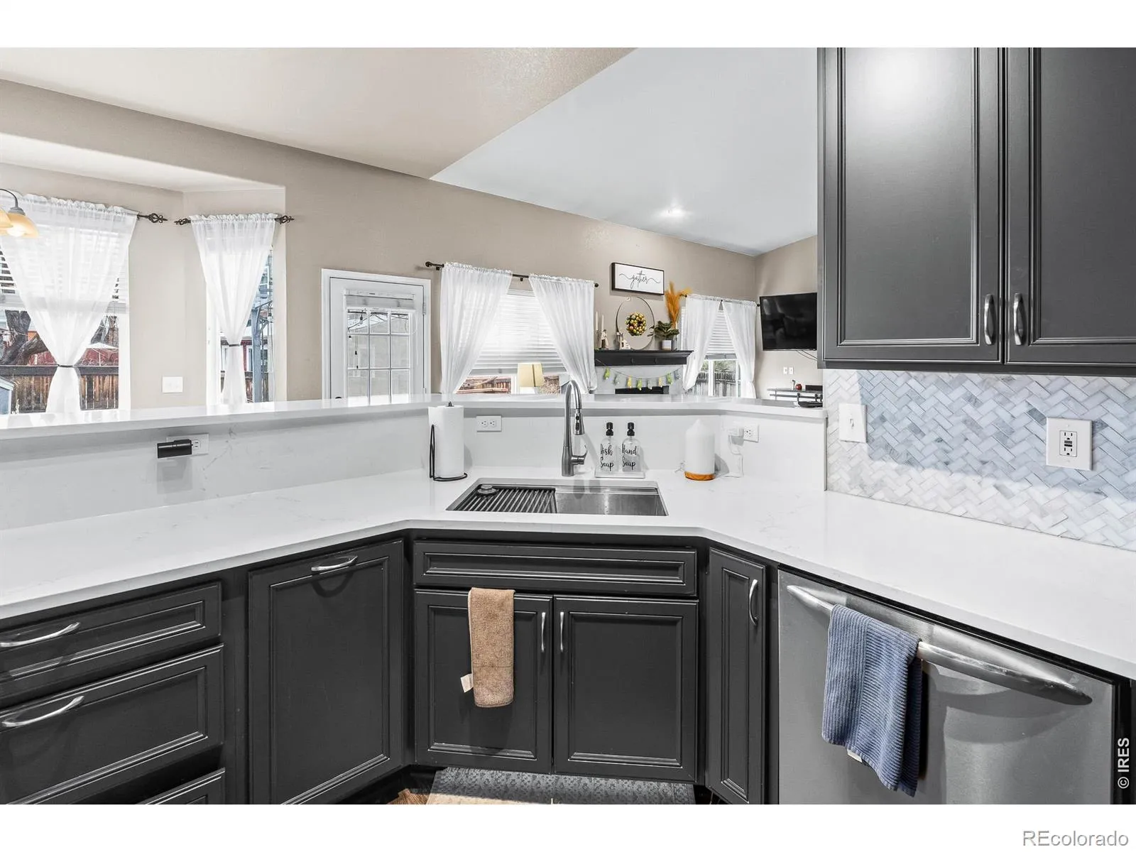 1710 Polo Way Longmont CO 80504 MLS #RECIR1055354 05022026054724 1600 15