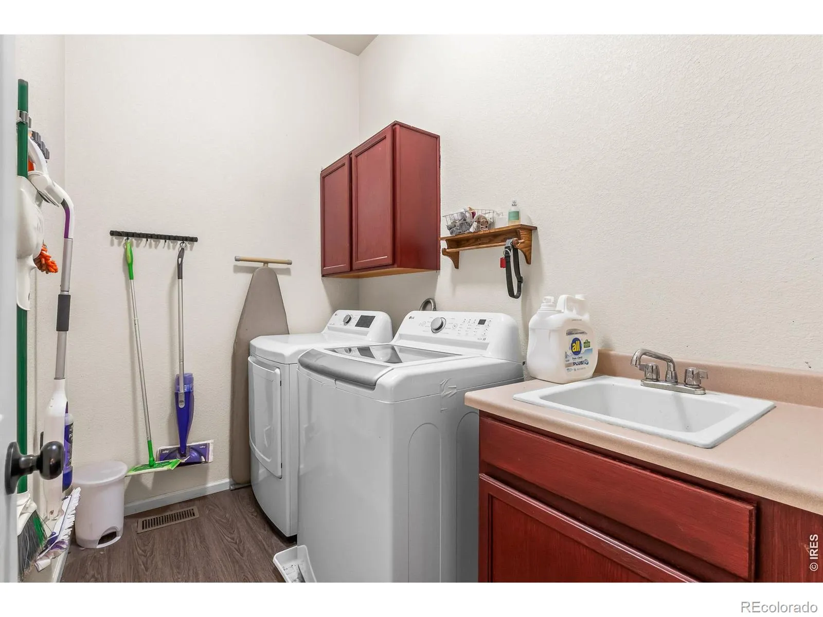 1710 Polo Way Longmont CO 80504 MLS #RECIR1055354 05022026054724 1600 19