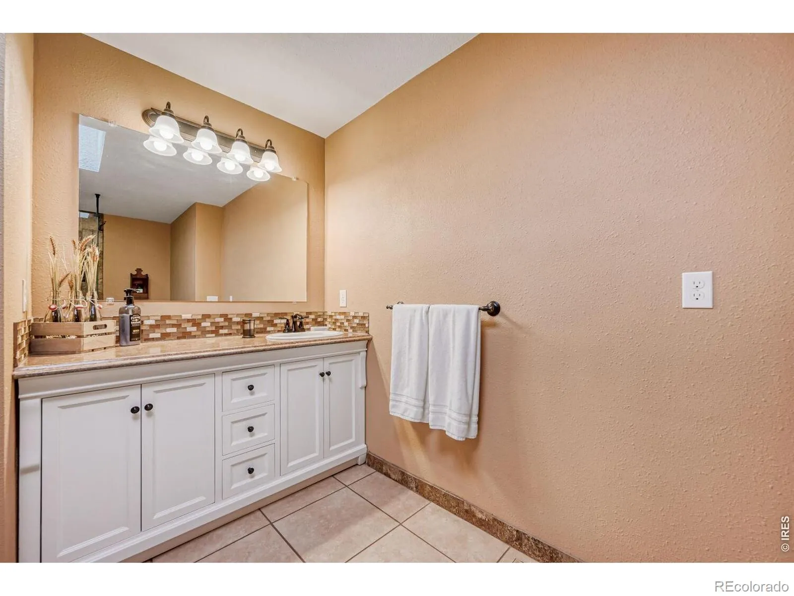 1617 Ithaca Court Longmont CO 80503 MLS #RECIR1055501 04302026041522 1600 20