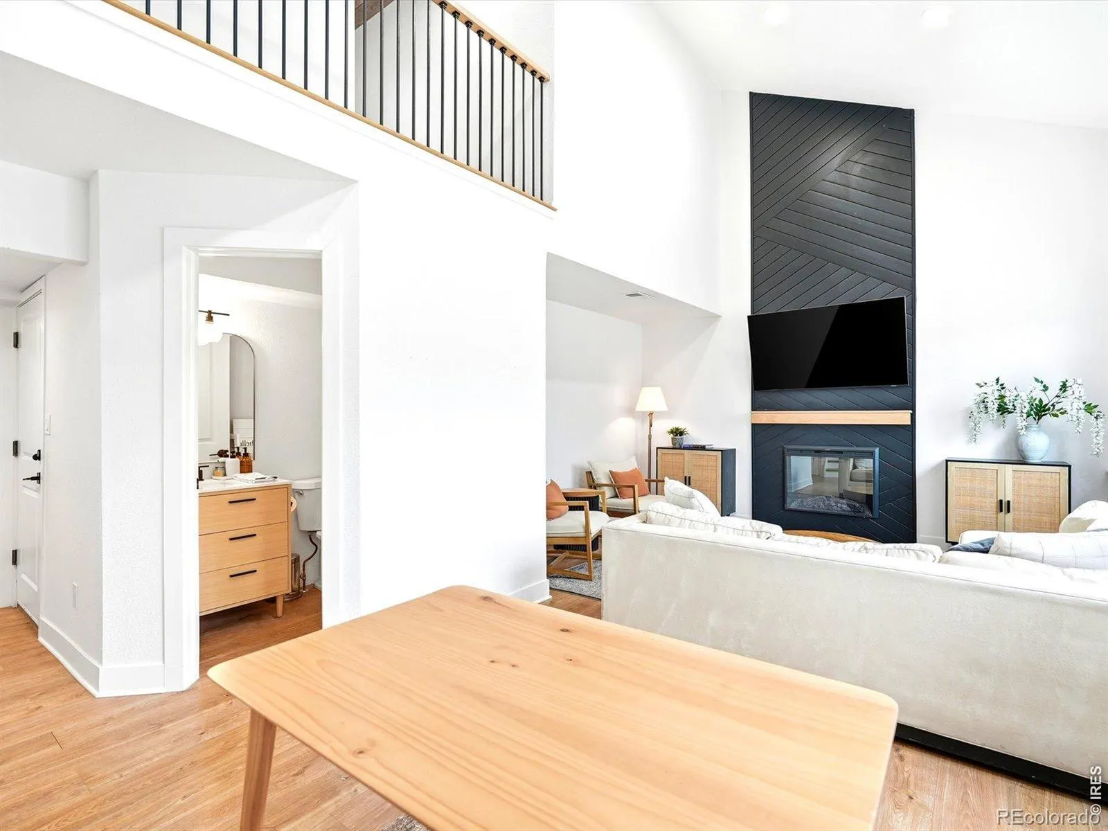 04032026233248 1600 16