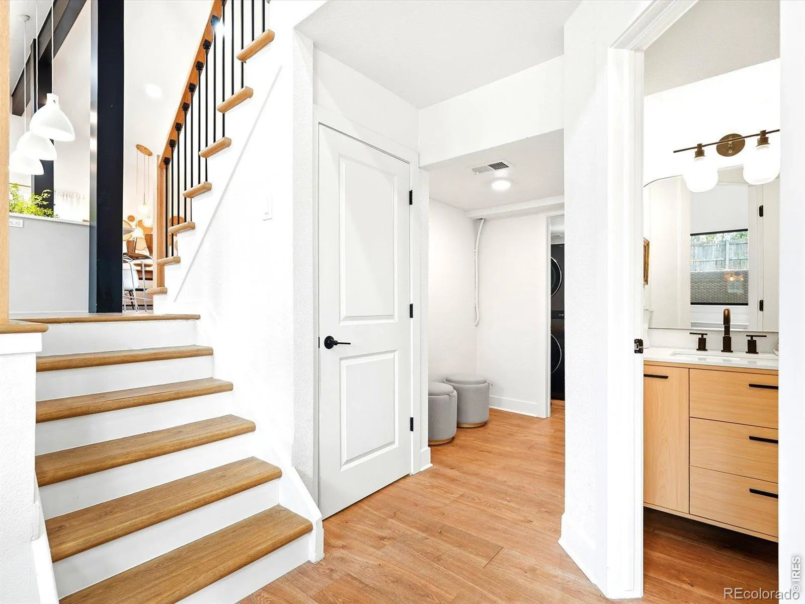 04032026233248 1600 18