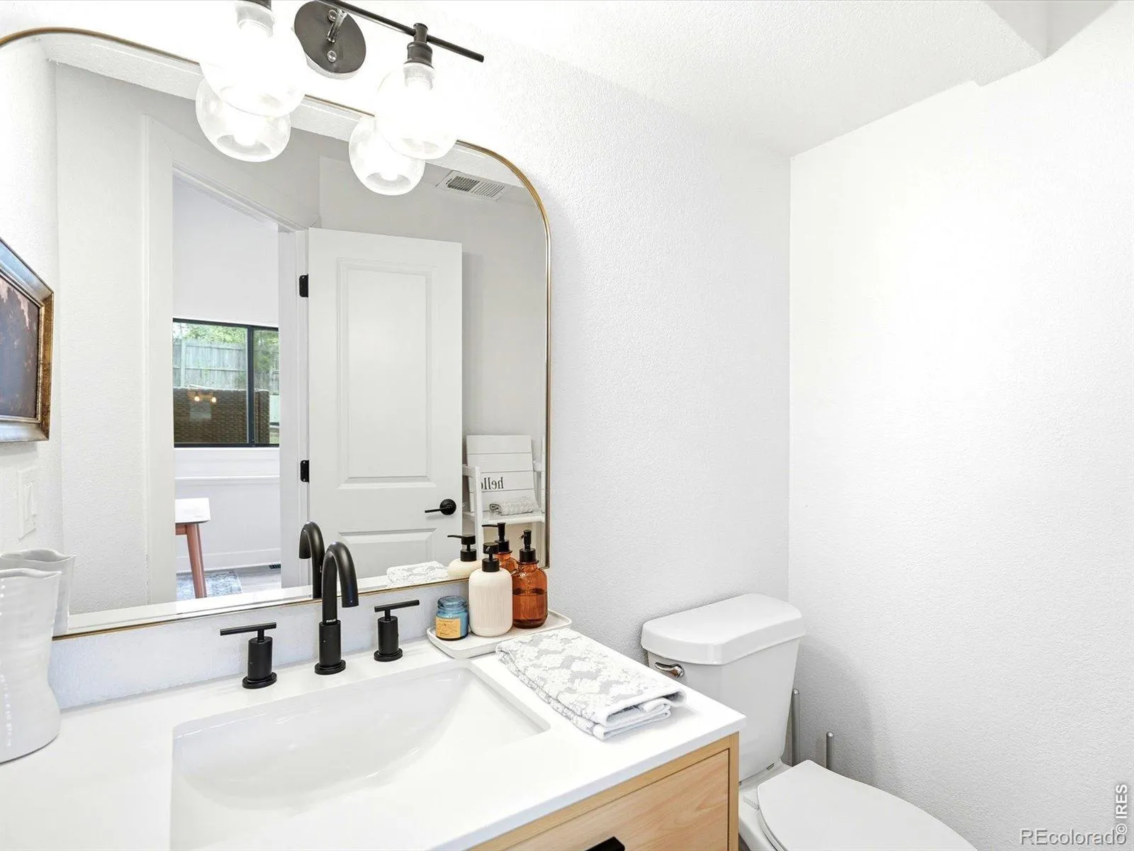 04032026233248 1600 19