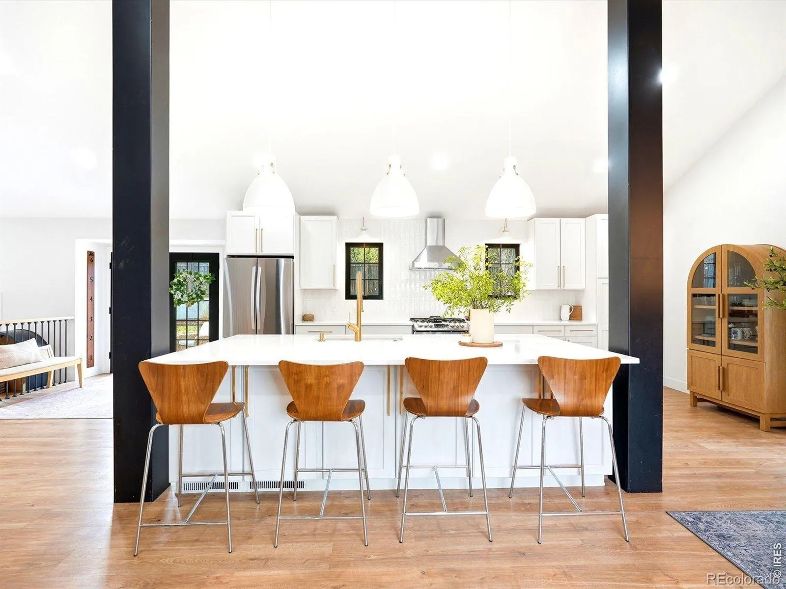 04032026233248 1600 3